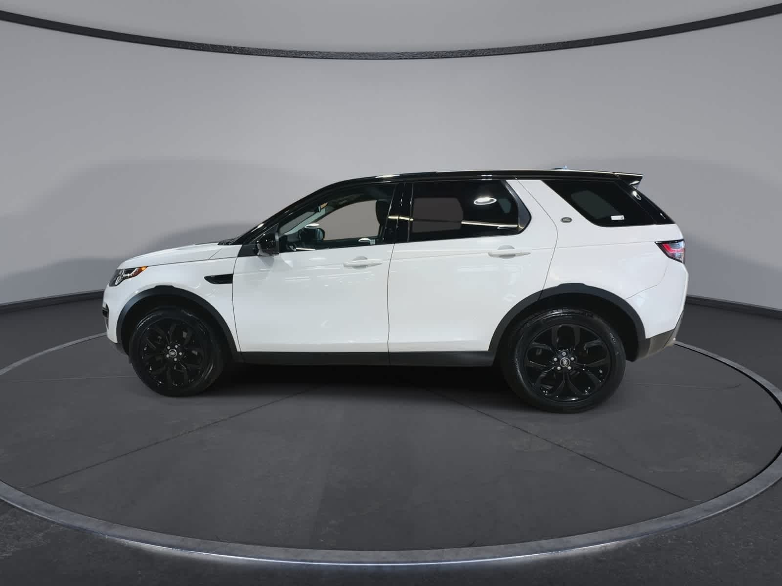 Thumbnail: 2017 Land Rover Discovery Sport - 7