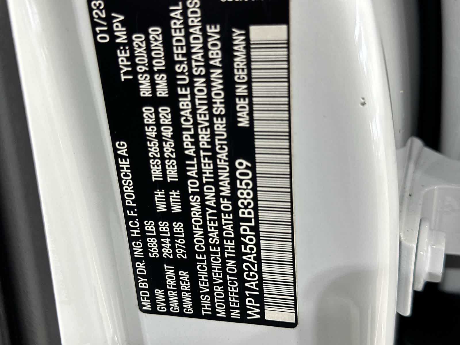 Thumbnail: 2023 Porsche Macan - 33