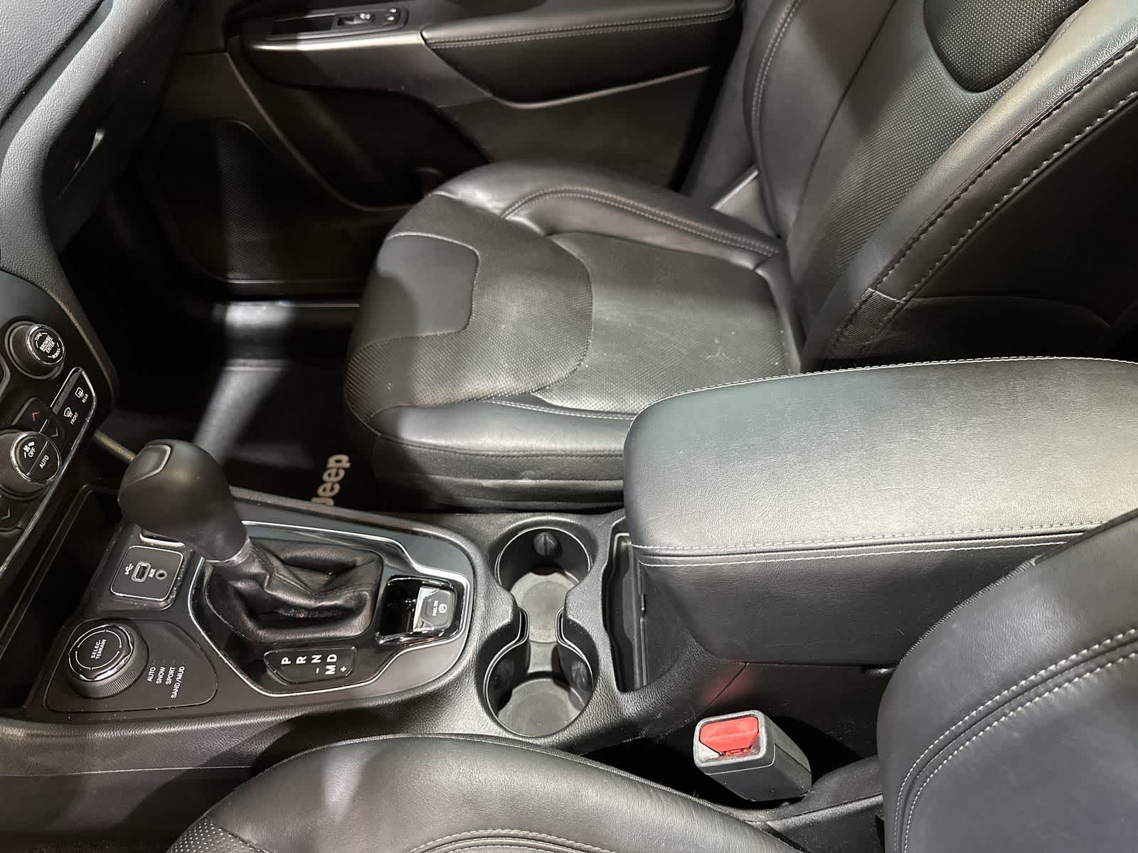 Thumbnail: 2019 Jeep Cherokee - 28