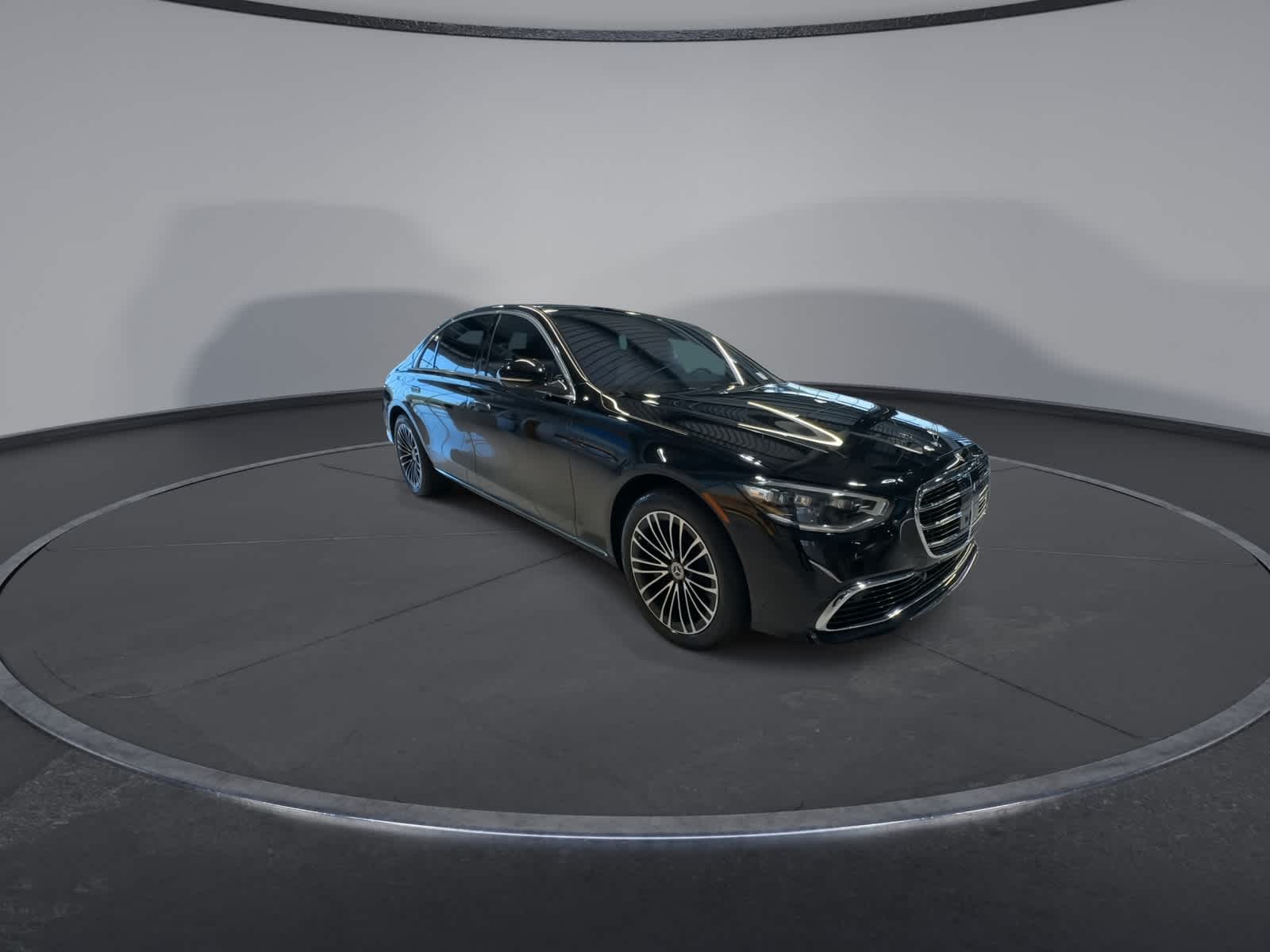 Thumbnail: 2024 Mercedes-Benz S-Class - 4