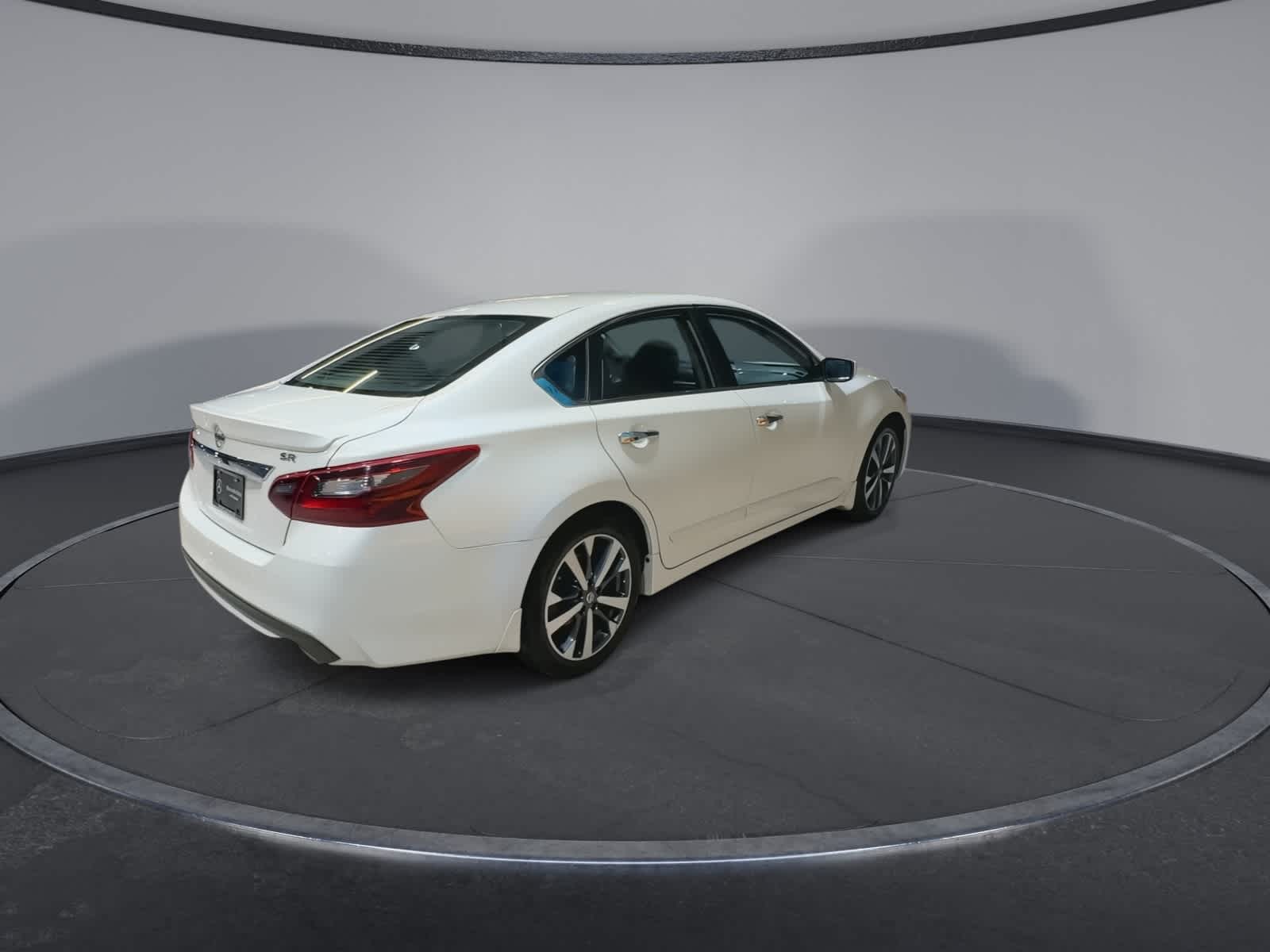 Thumbnail: 2017 Nissan Altima - 11