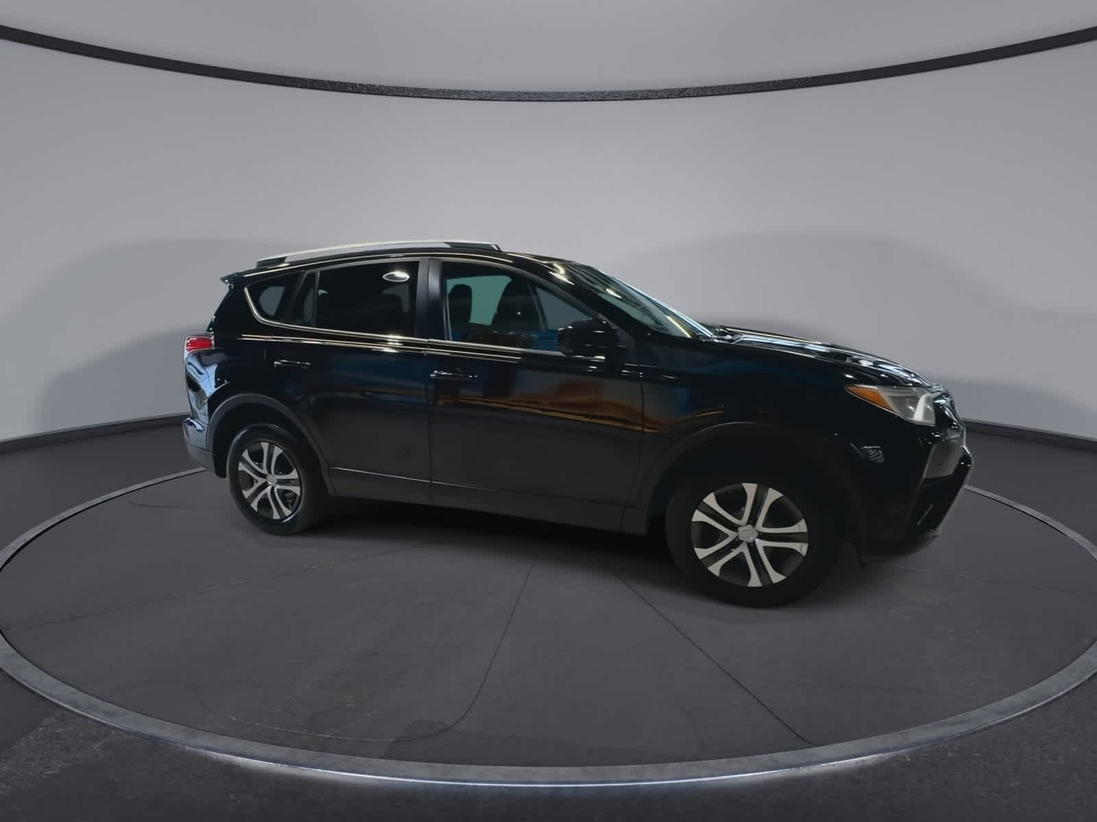 Thumbnail: 2016 Toyota RAV4 - 3