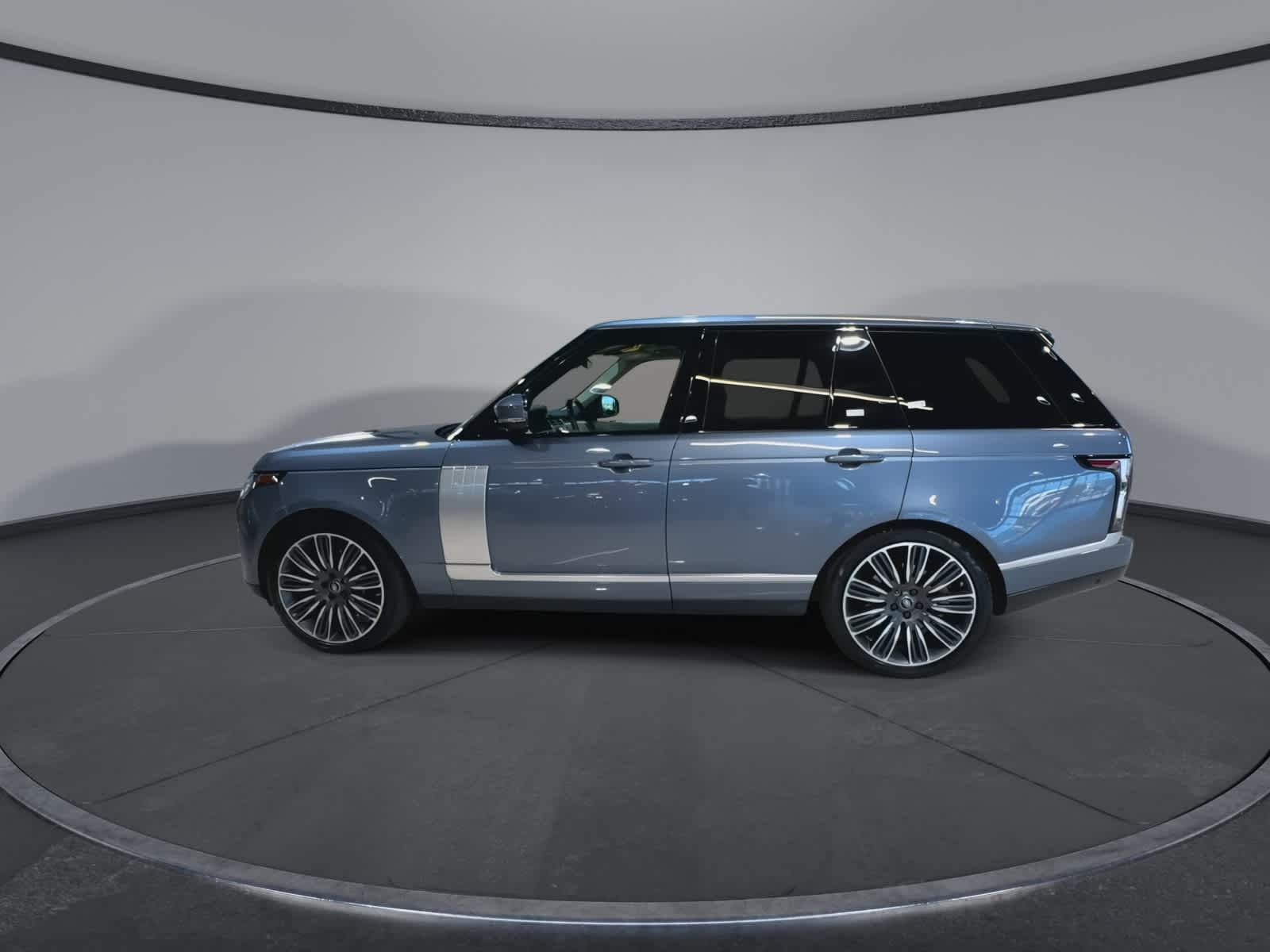 Thumbnail: 2021 Land Rover Range Rover - 7