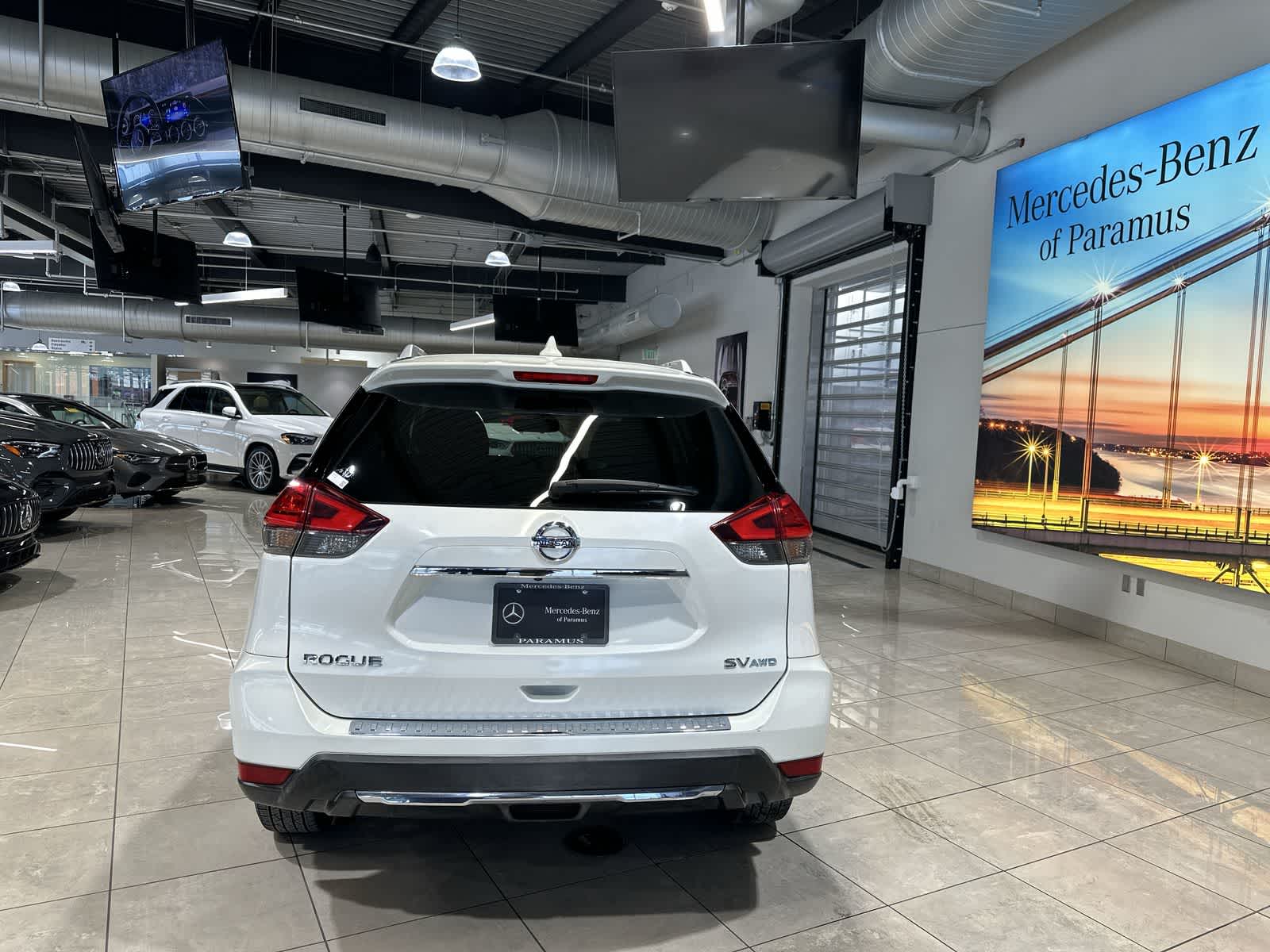 Thumbnail: 2017 Nissan Rogue - 17