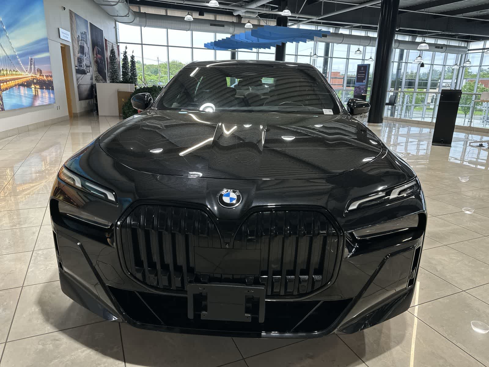 Thumbnail: 2023 BMW 7 Series - 18