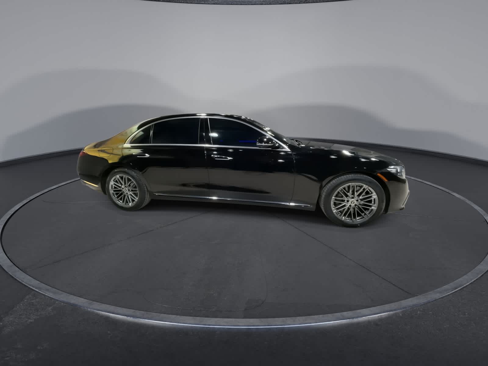 Thumbnail: 2022 Mercedes-Benz S-Class - 2