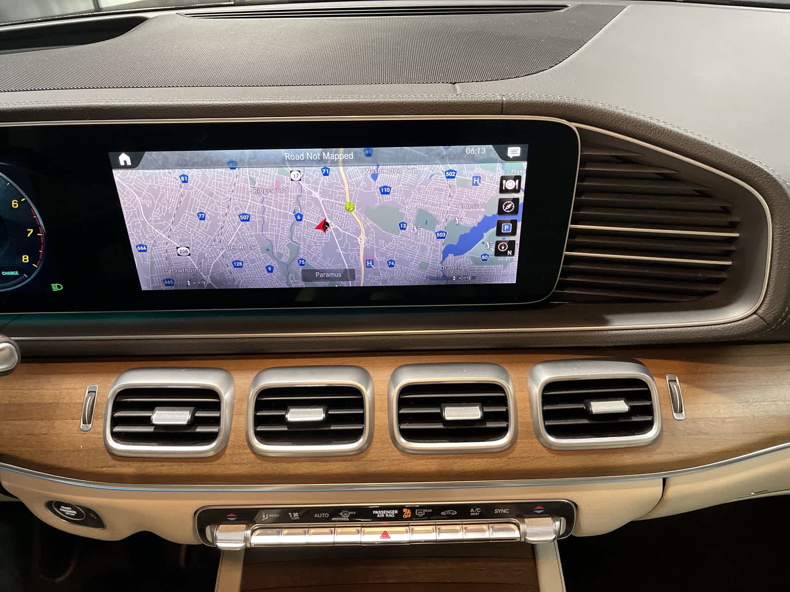 Thumbnail: 2022 Mercedes-Benz GLS - 28