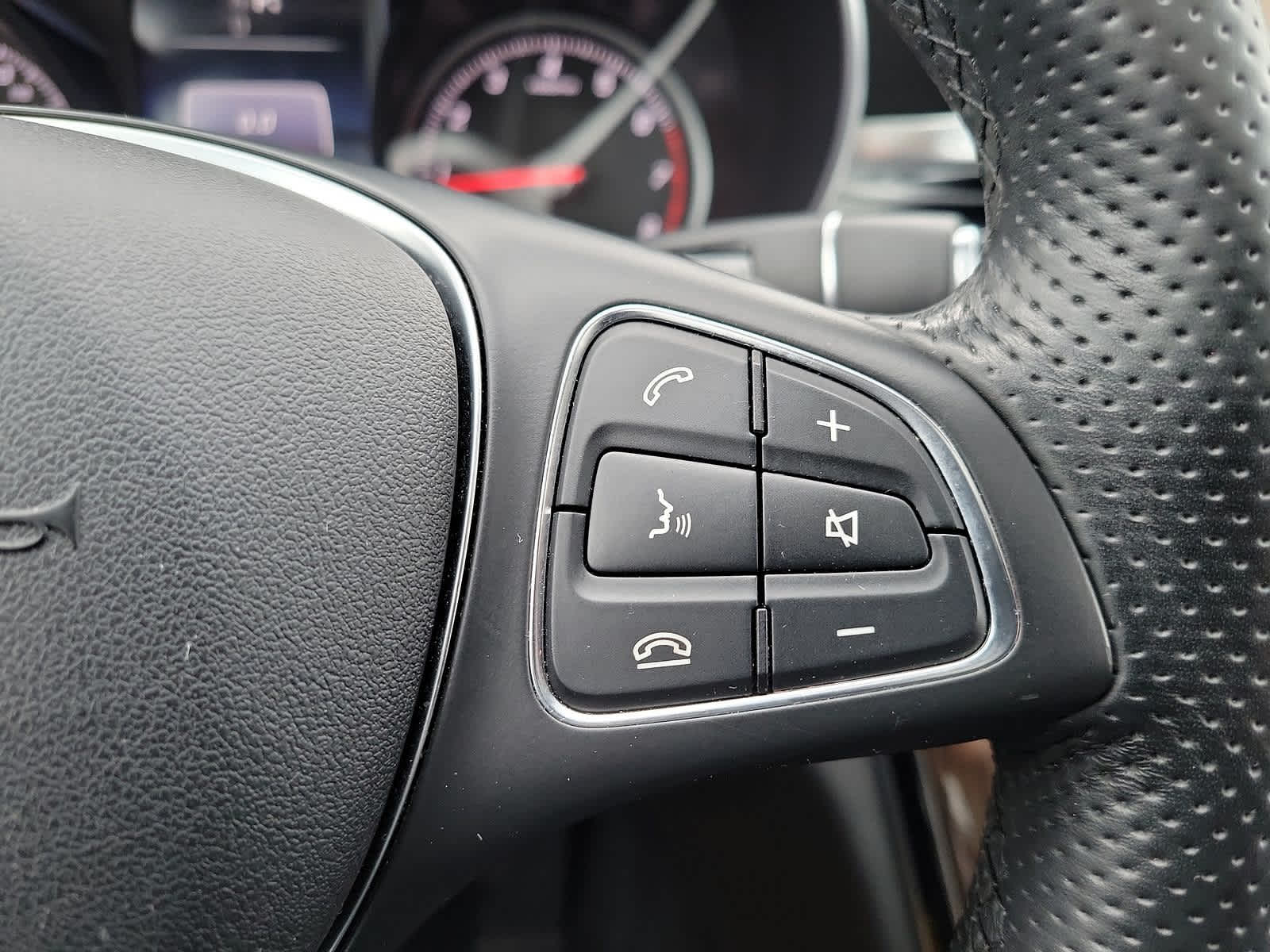 Thumbnail: 2017 Mercedes-Benz C-Class - 18