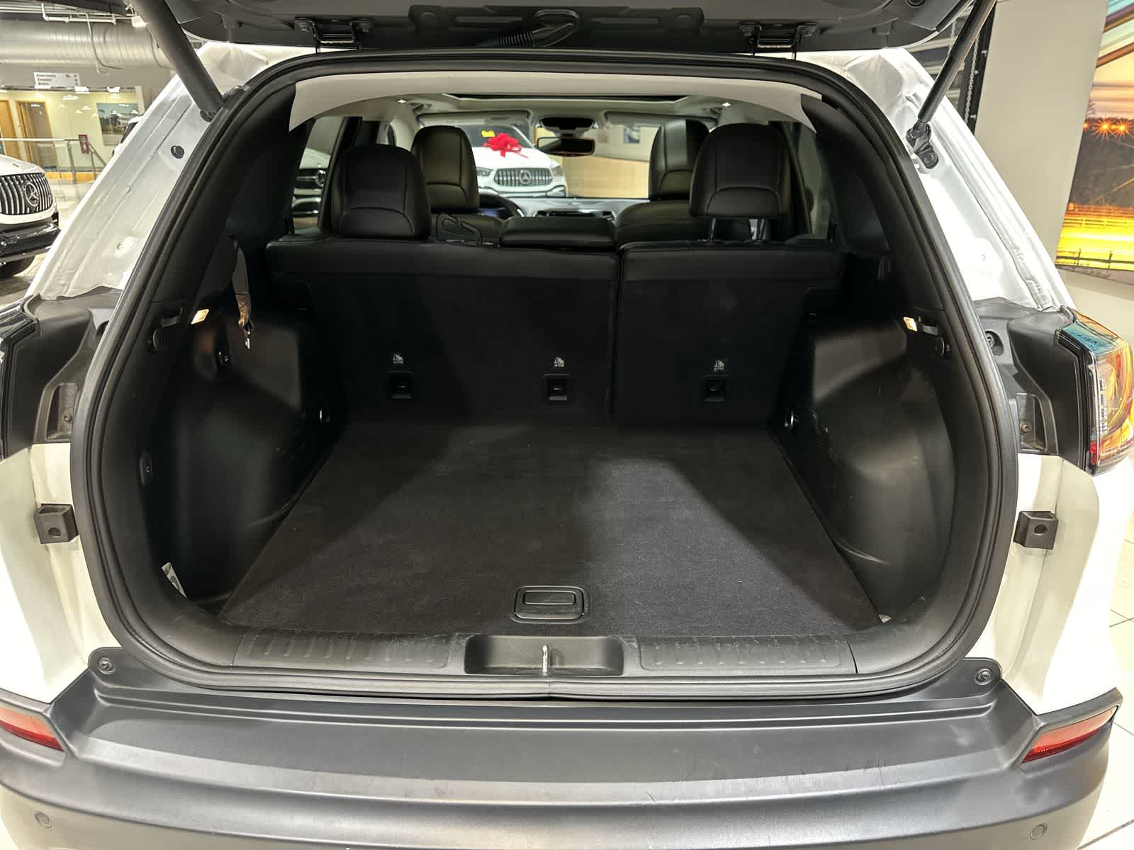 Thumbnail: 2019 Jeep Cherokee - 31