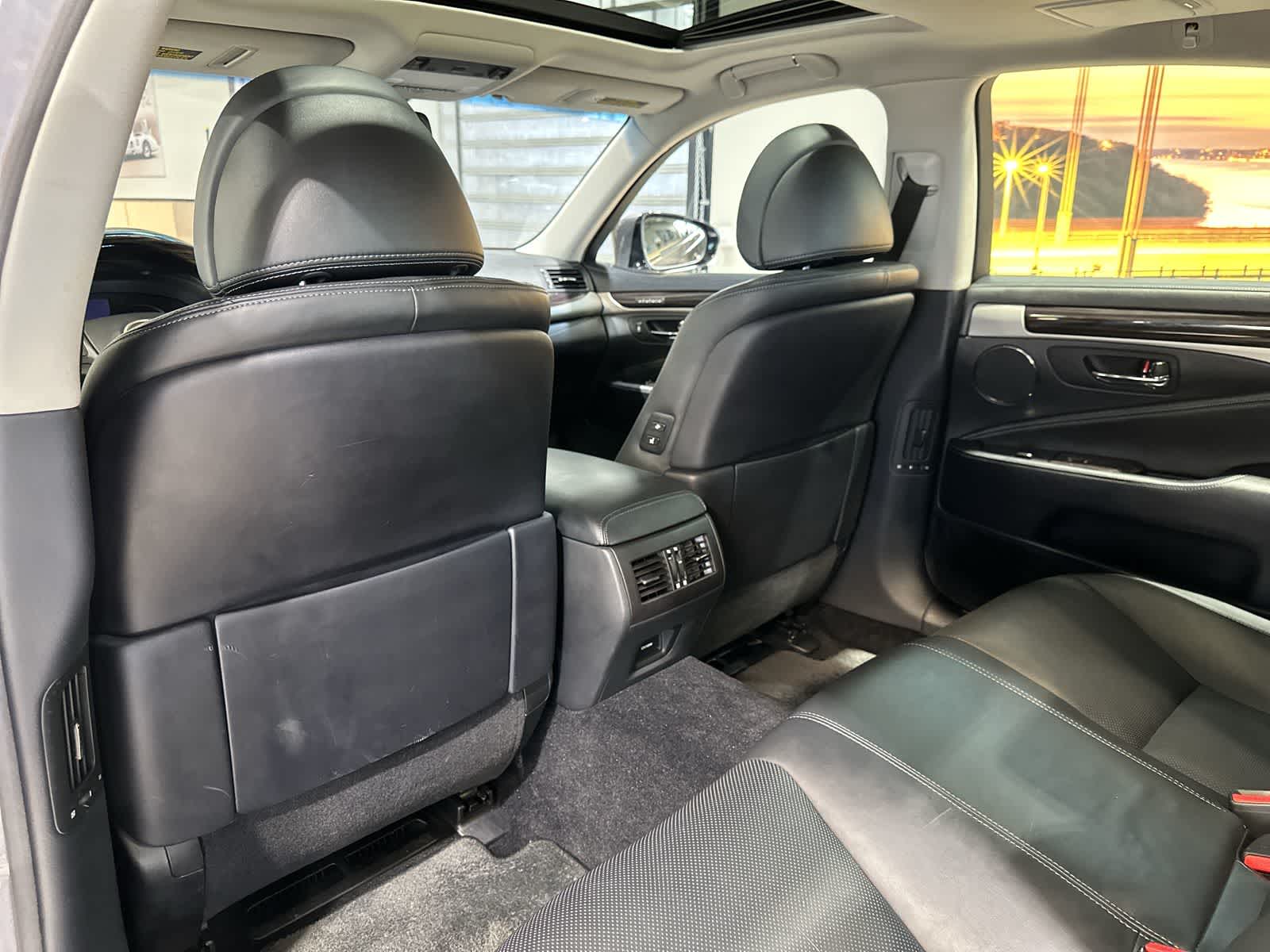 Thumbnail: 2016 Lexus LS - 24