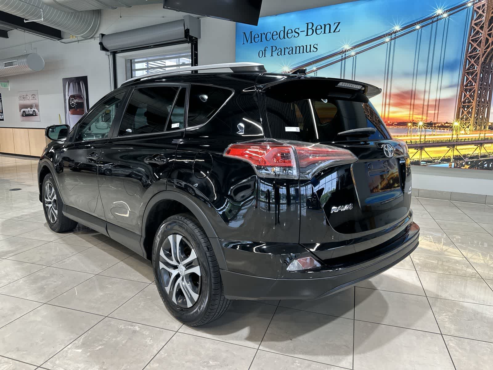 Thumbnail: 2016 Toyota RAV4 - 16