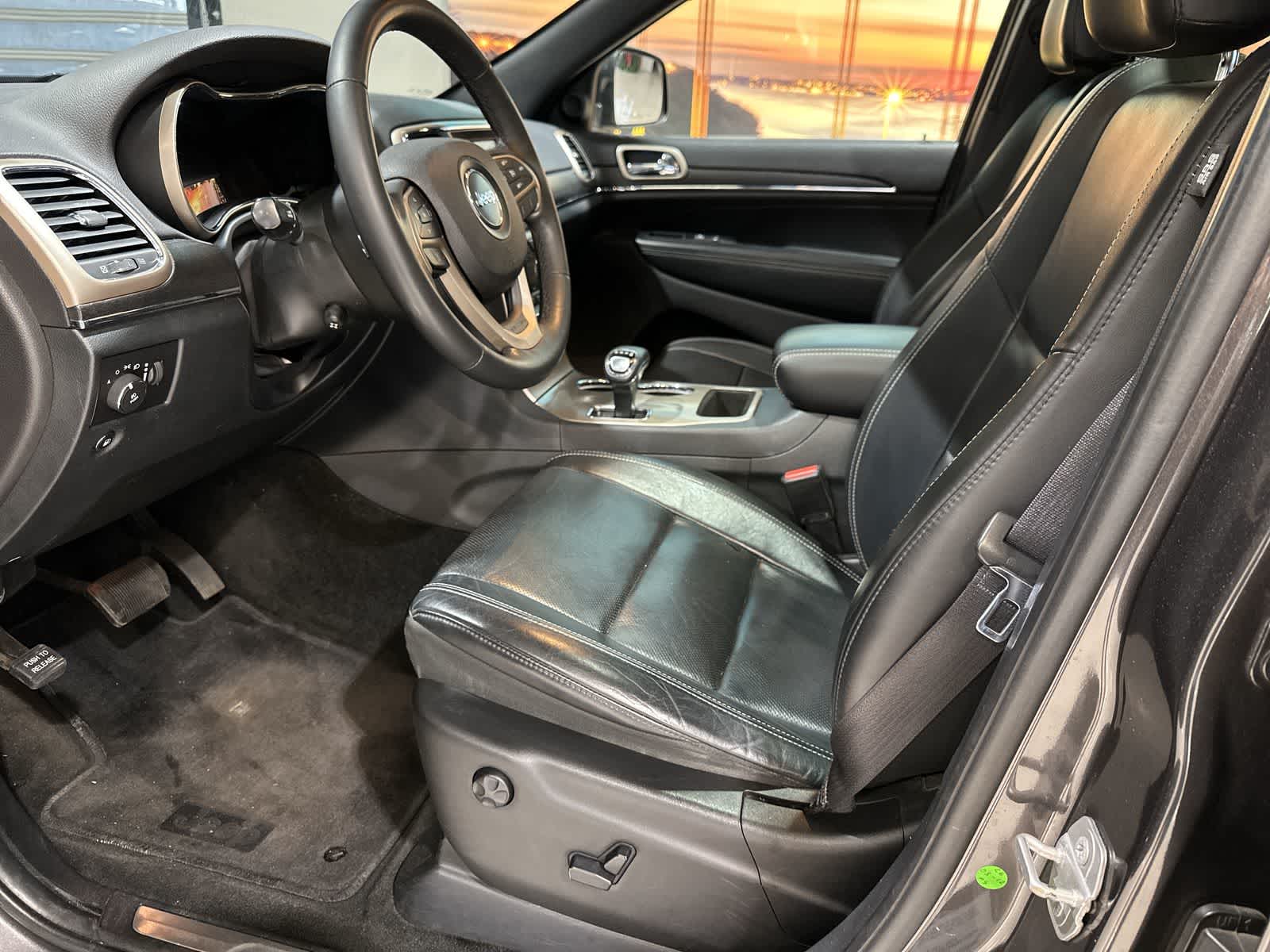 Thumbnail: 2015 Jeep Grand Cherokee - 14