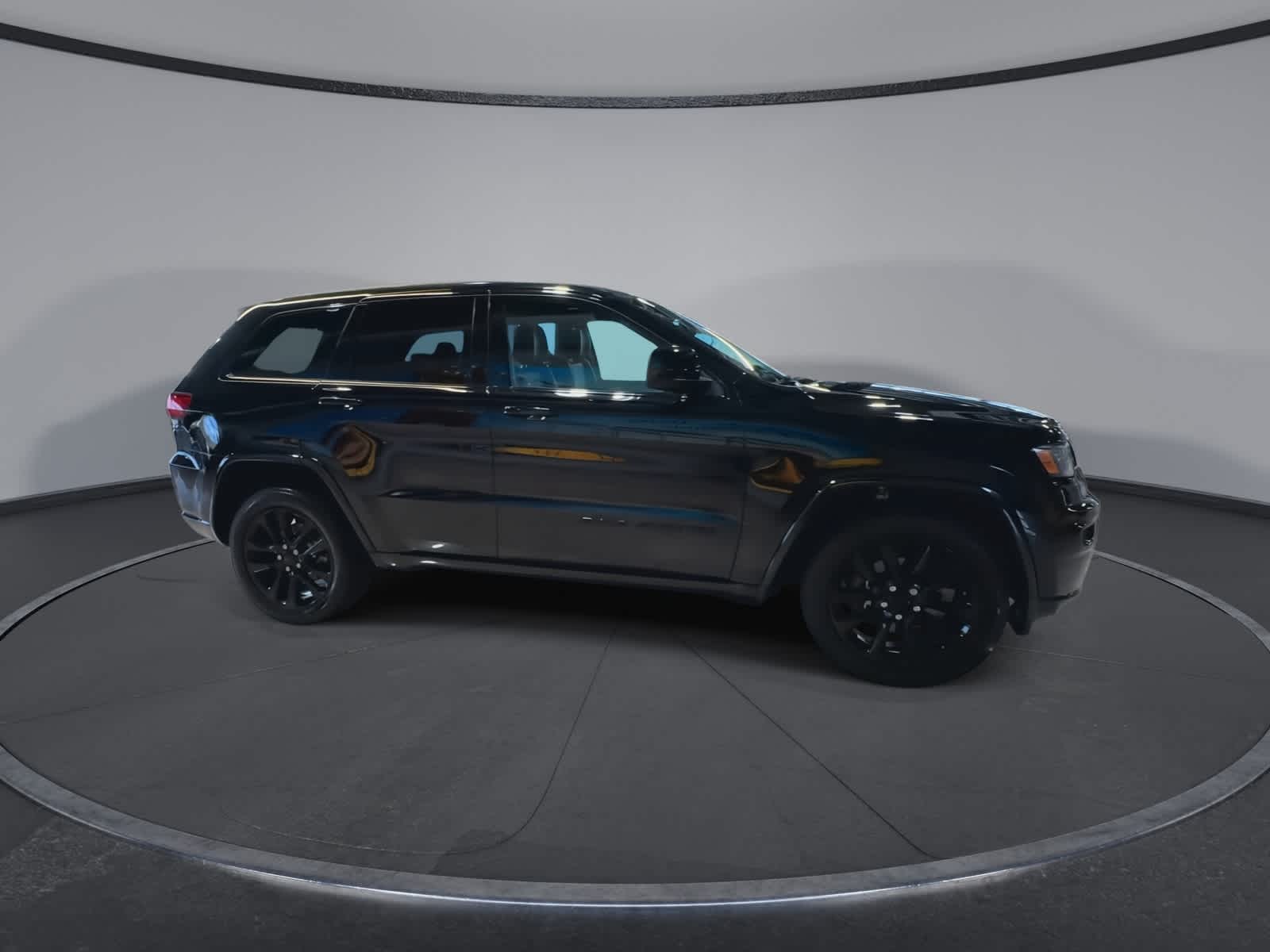 Thumbnail: 2020 Jeep Grand Cherokee - 13