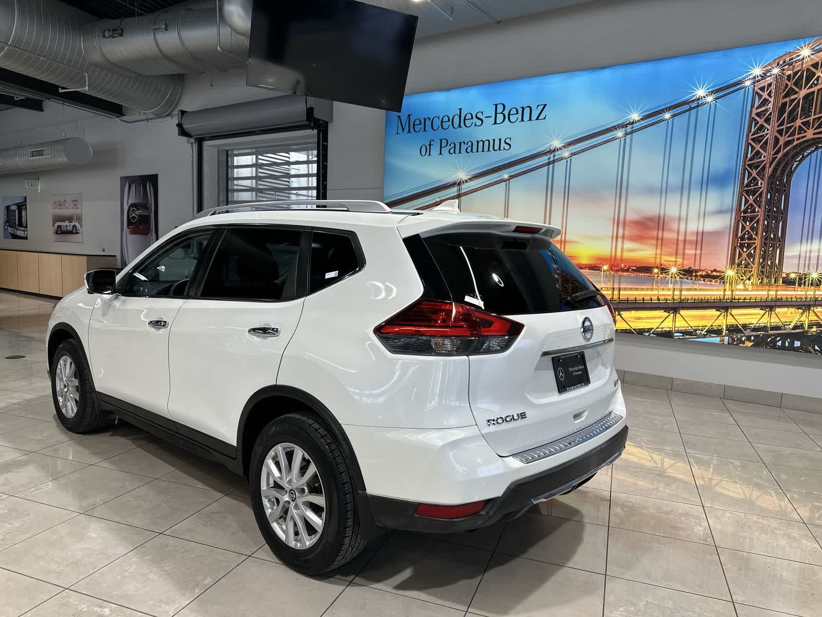 Thumbnail: 2017 Nissan Rogue - 16