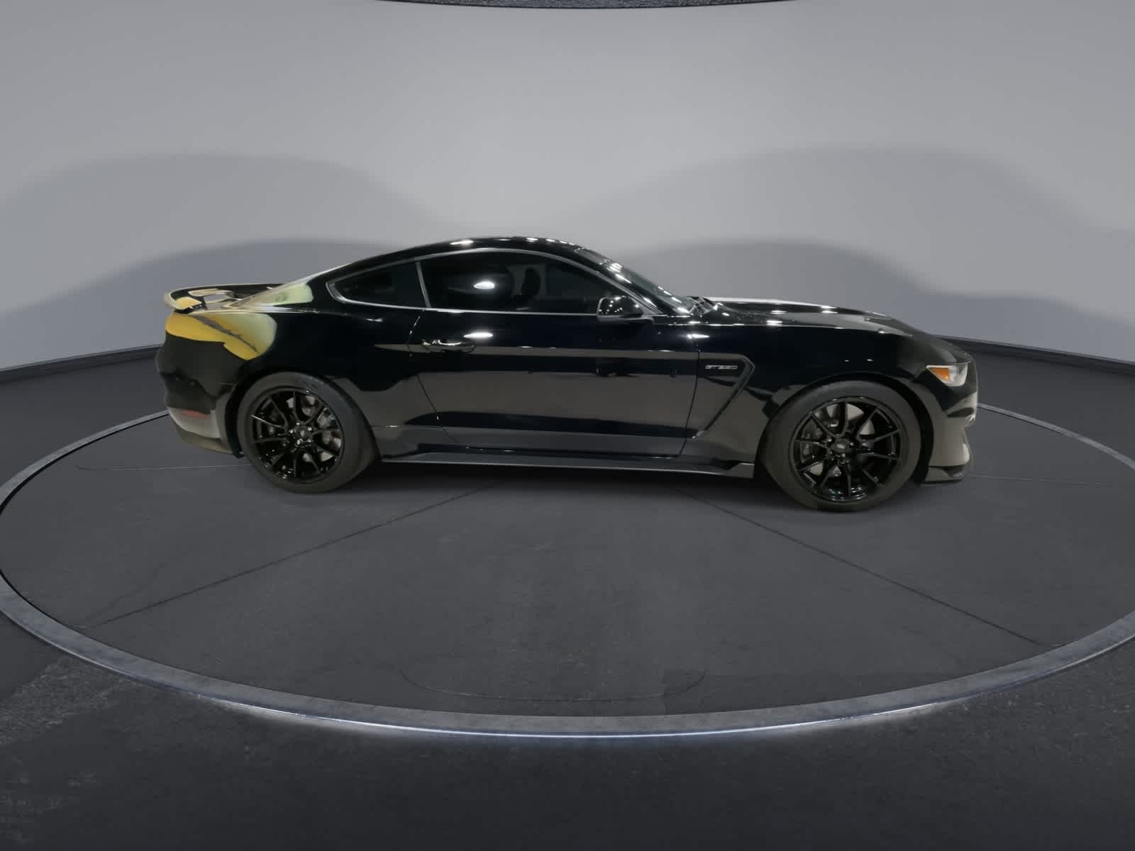 Thumbnail: 2019 Ford Econoline - 13