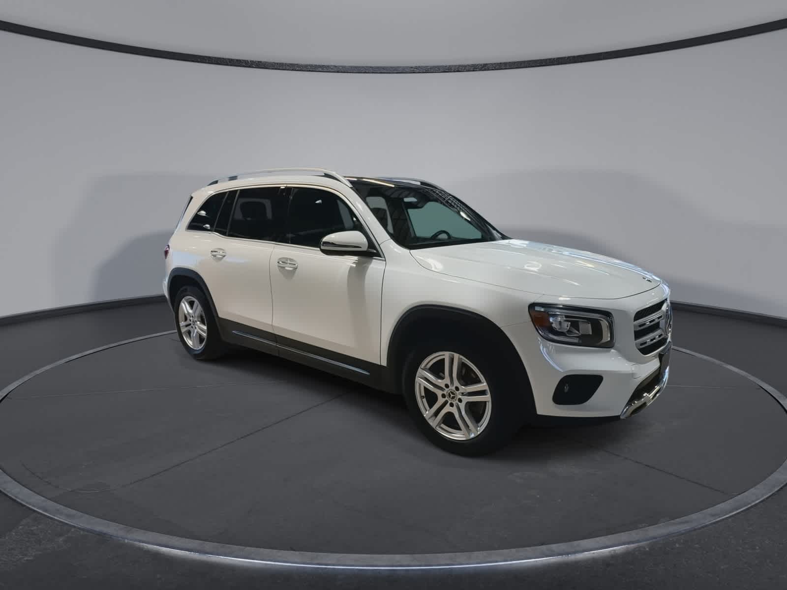 Thumbnail: 2020 Mercedes-Benz GLB - 2