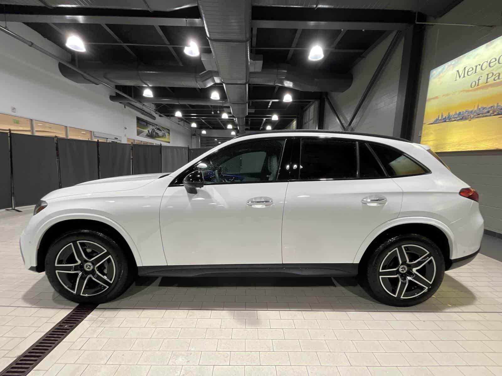 Thumbnail: 2025 Mercedes-Benz GLC - 15