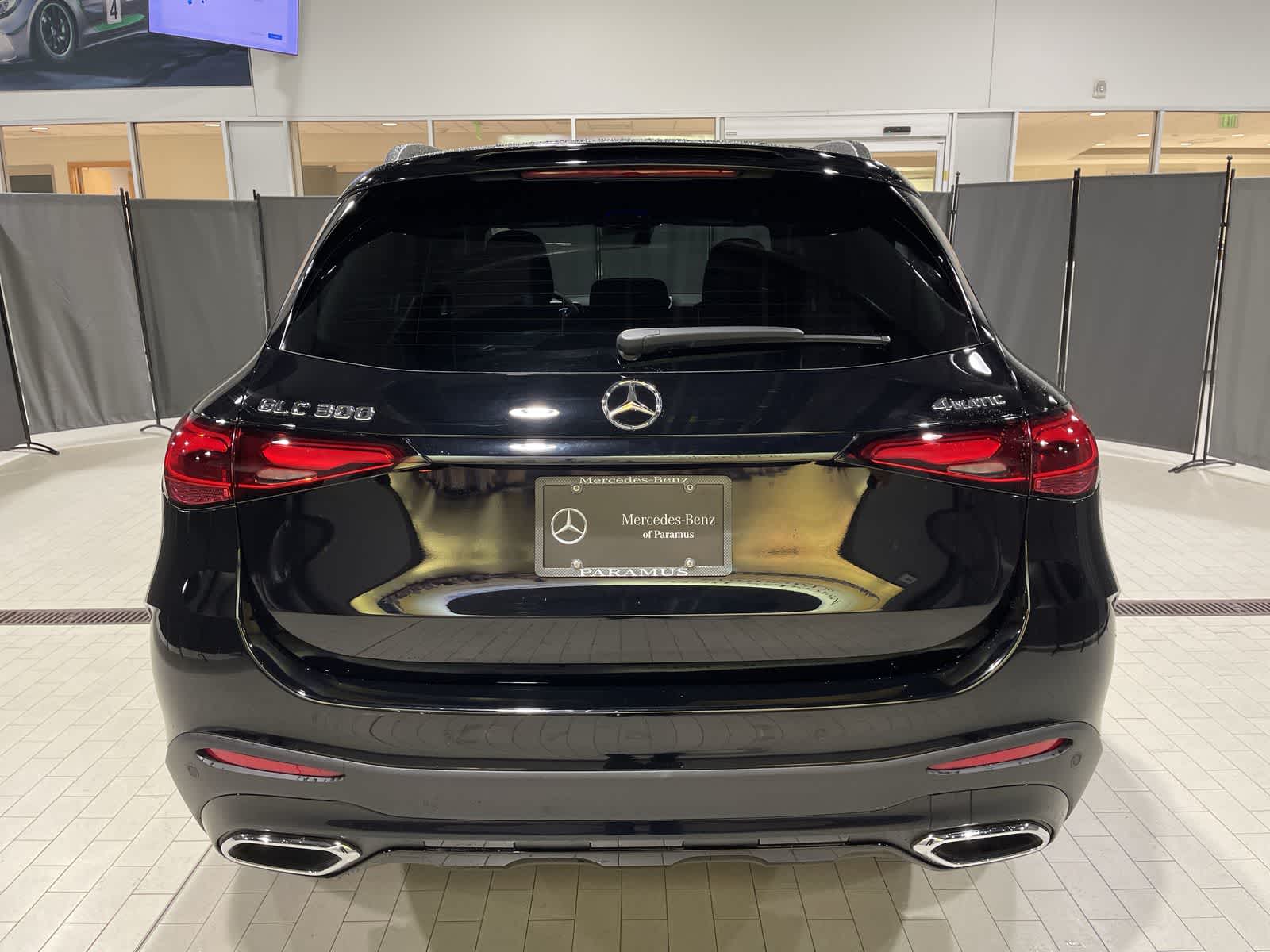 Thumbnail: 2025 Mercedes-Benz GLC - 17