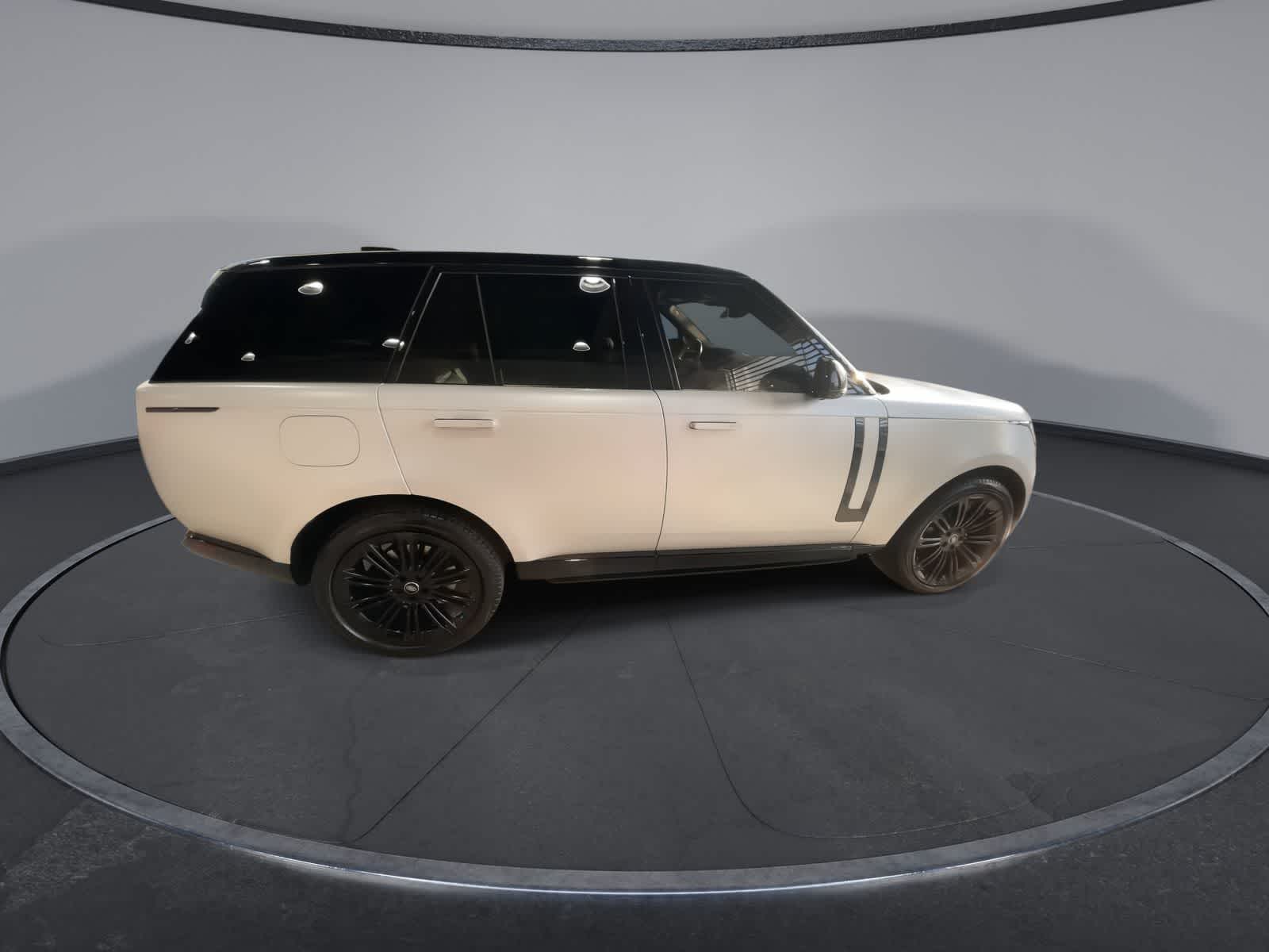 Thumbnail: 2023 Land Rover Range Rover - 2