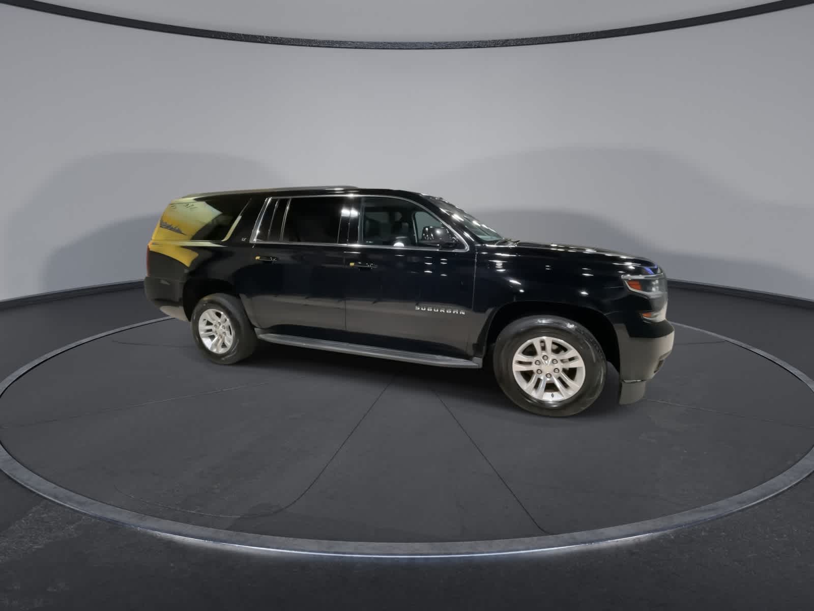 2016 Chevrolet Suburban LT photo 2