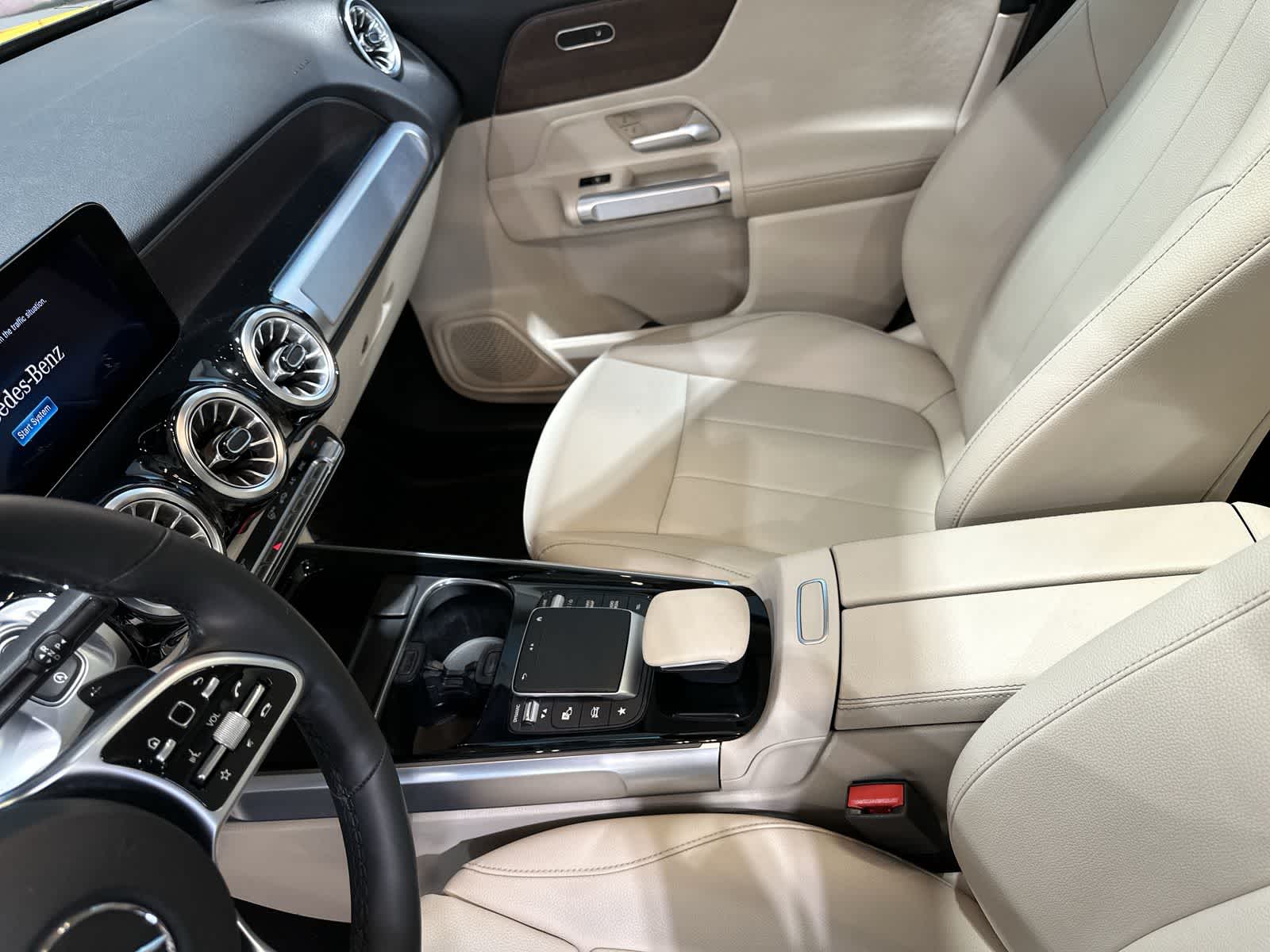 Thumbnail: 2022 Mercedes-Benz GLB - 28