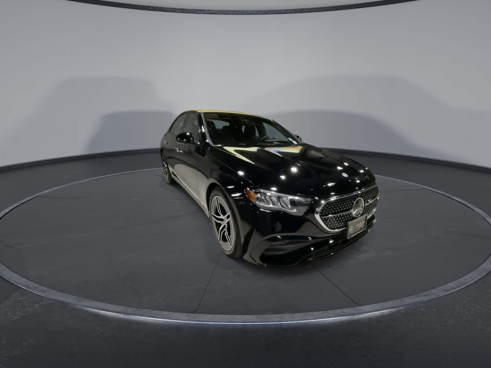 2025 Mercedes Benz E 350 4MATIC photo 3