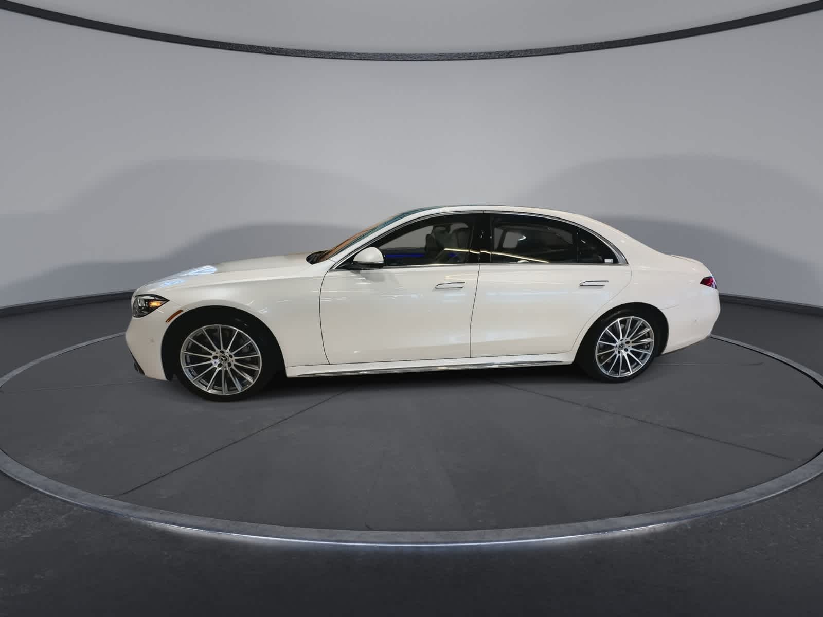 Thumbnail: 2023 Mercedes-Benz S-Class - 6