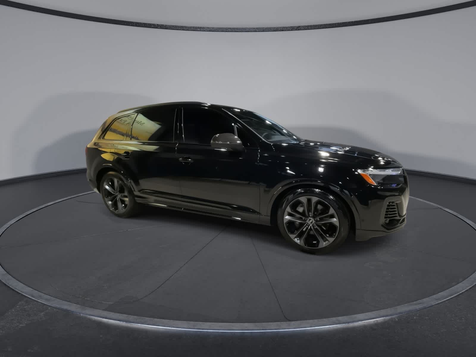 2025 Audi Q7 55 Premium photo 2