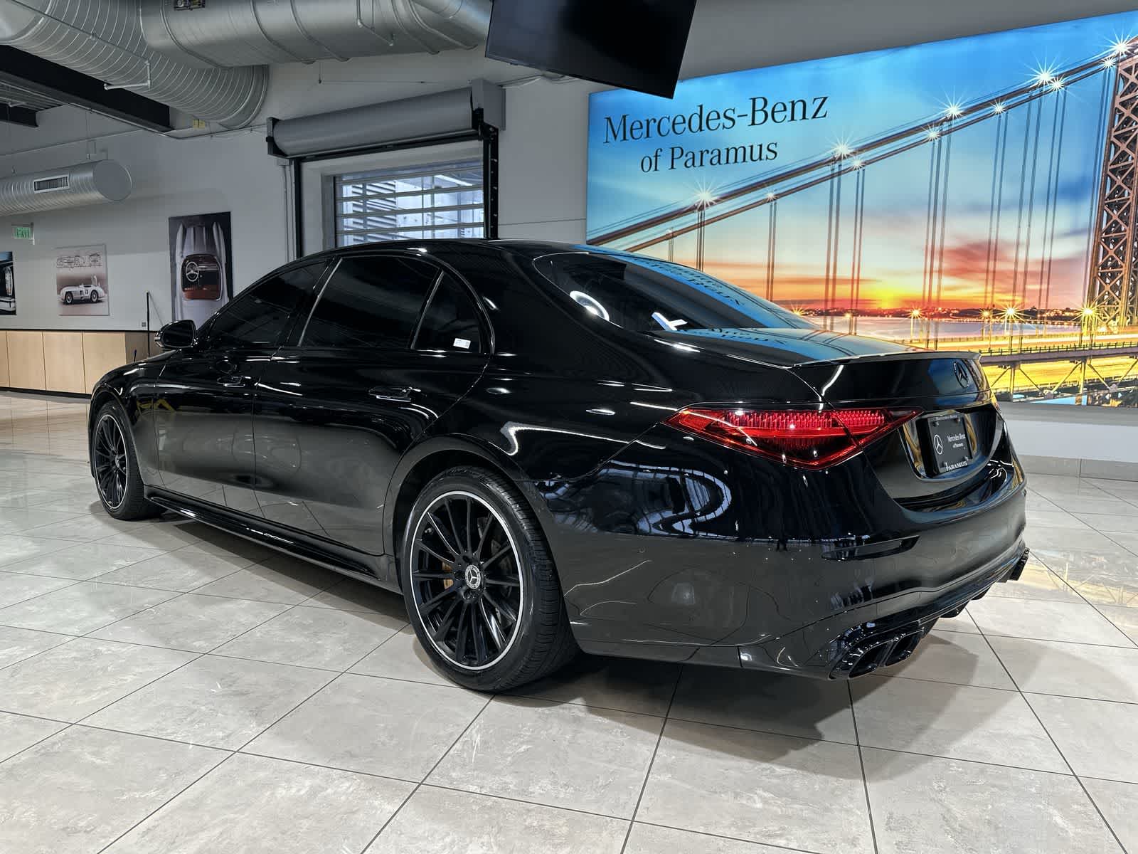 Thumbnail: 2023 Mercedes-Benz S-Class - 16
