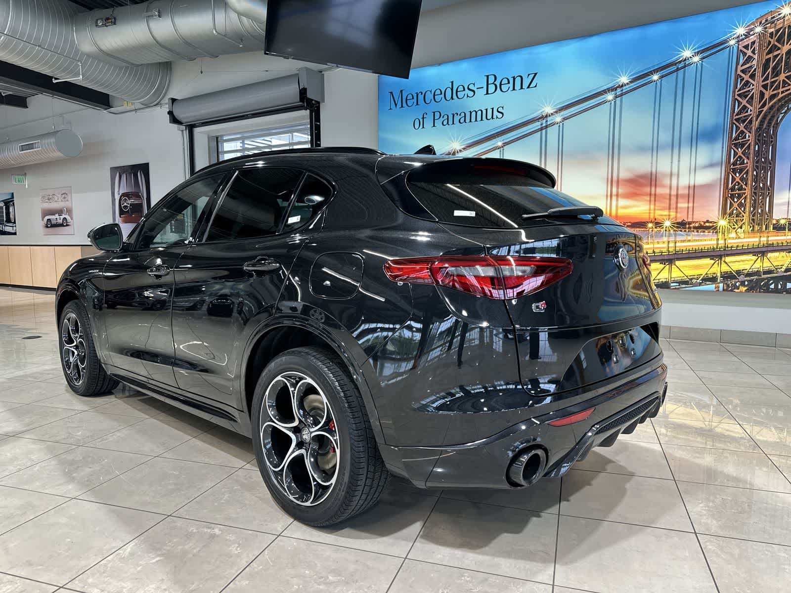Thumbnail: 2022 Alfa Romeo Stelvio - 16