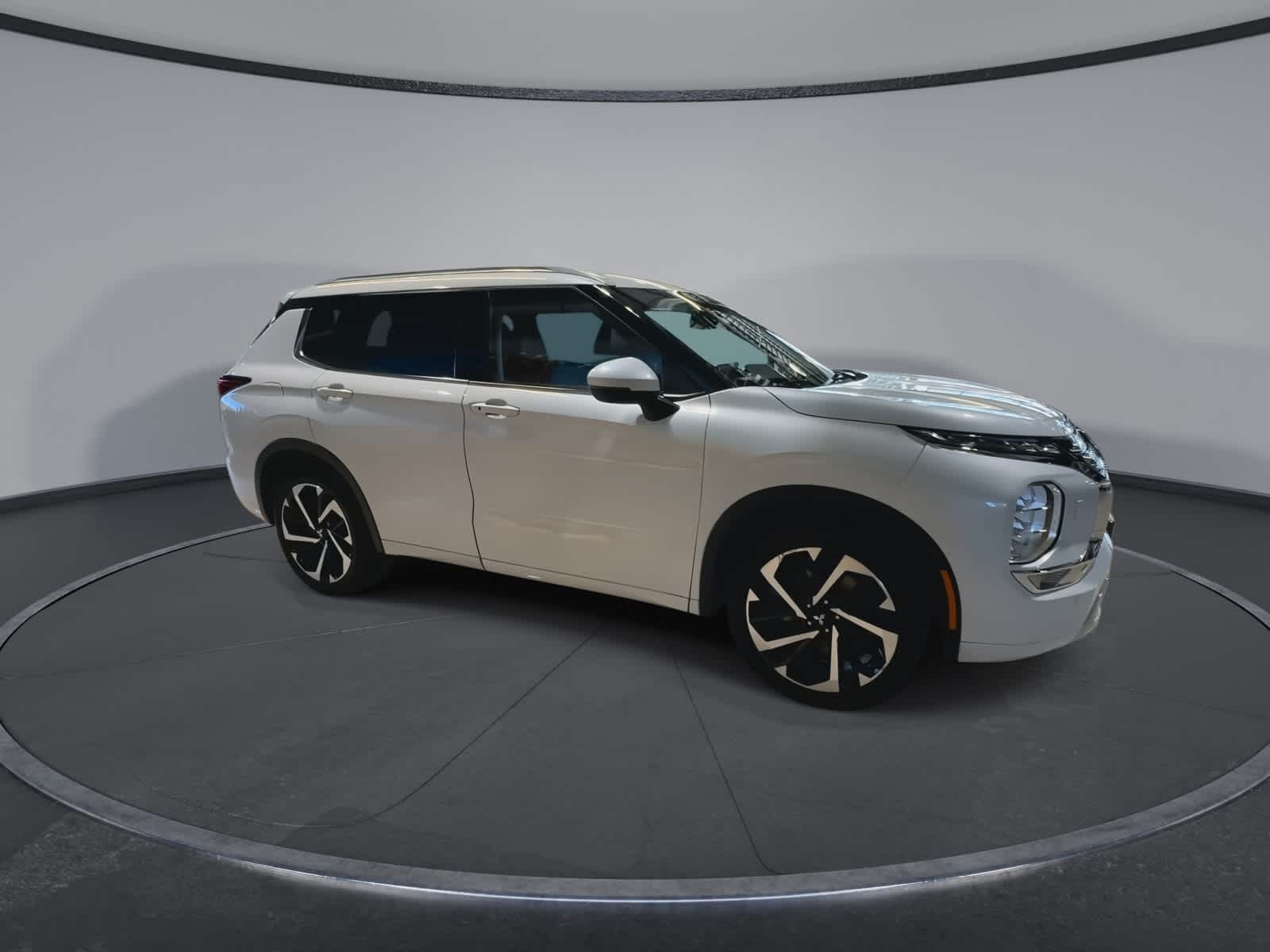 Thumbnail: 2022 Mitsubishi Outlander - 2