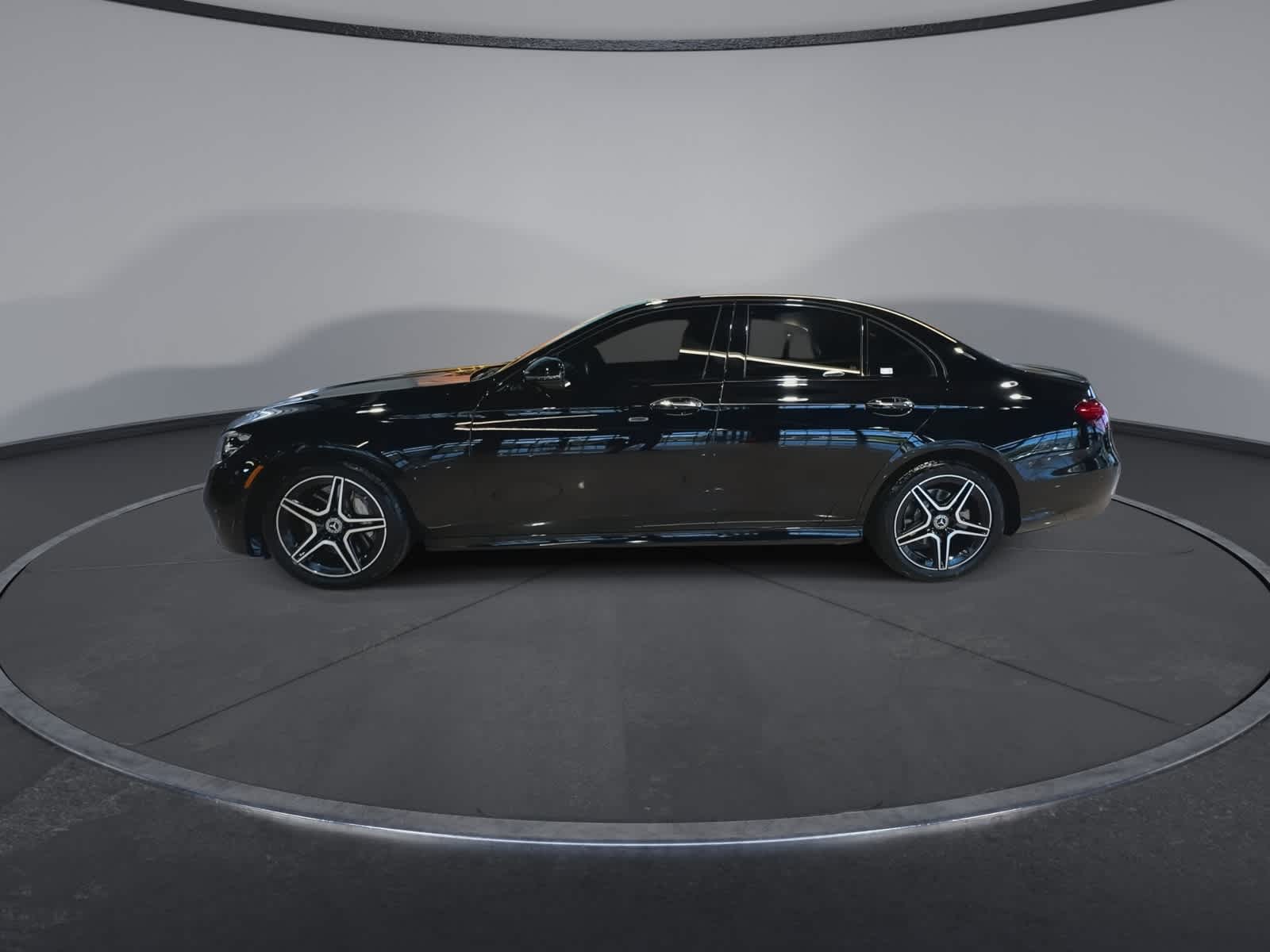 Thumbnail: 2023 Mercedes-Benz E-Class - 9