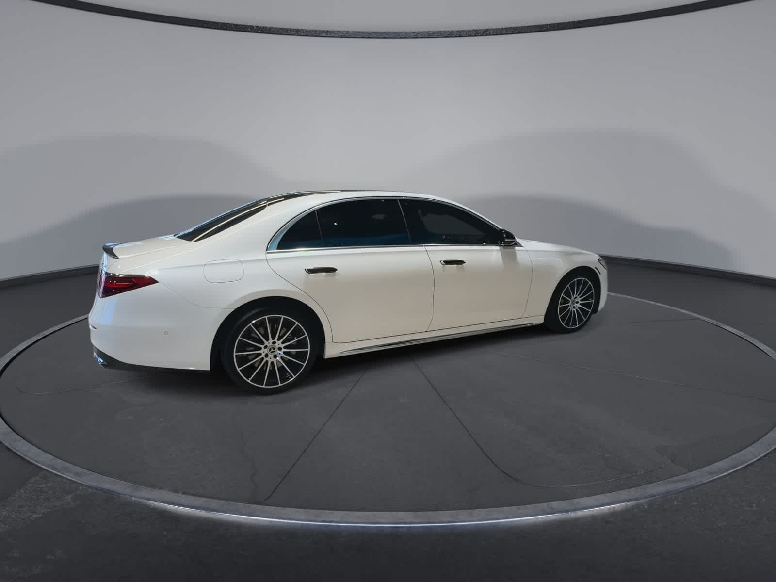 Thumbnail: 2023 Mercedes-Benz S-Class - 12