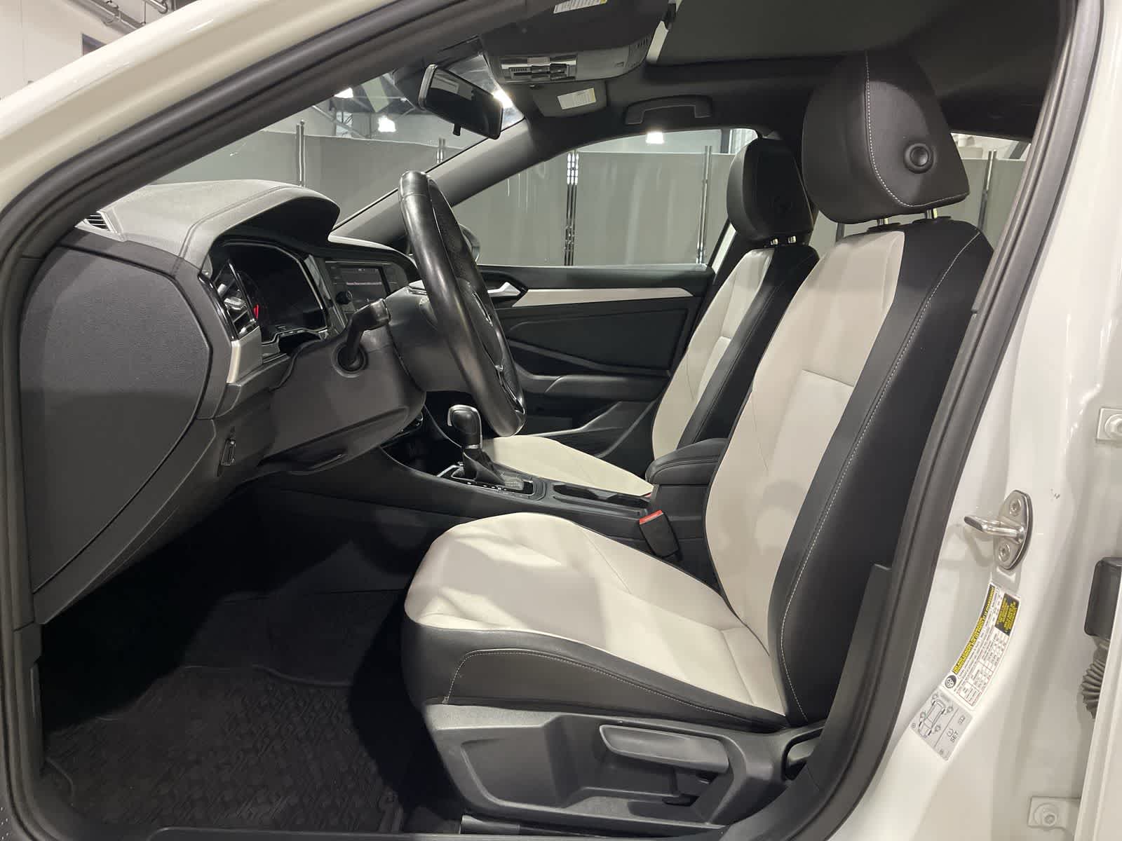 Thumbnail: 2019 Volkswagen Jetta - 14