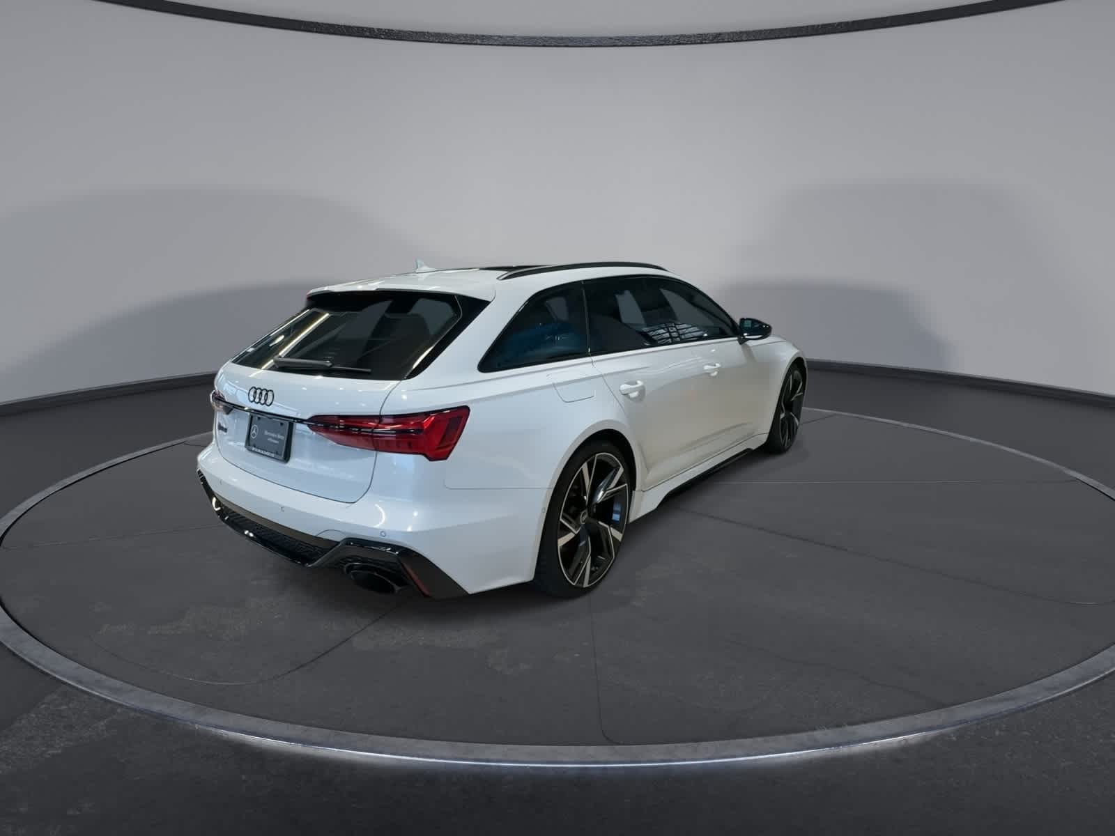 Thumbnail: 2023 Audi RS 6 - 2