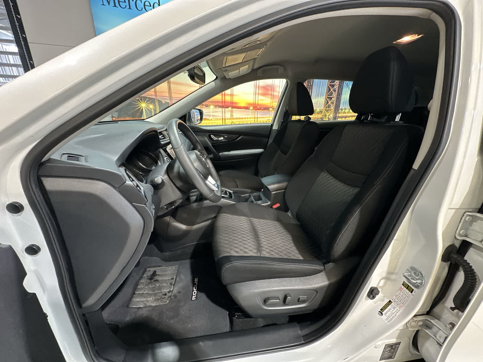 Thumbnail: 2017 Nissan Rogue - 23