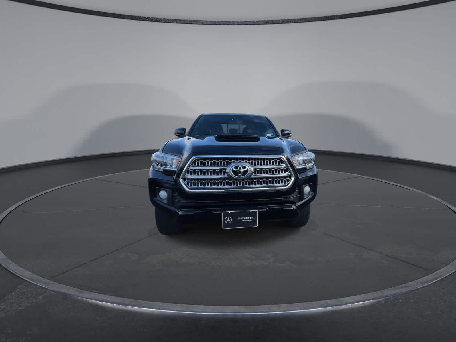 Thumbnail: 2016 Toyota Tacoma - 4