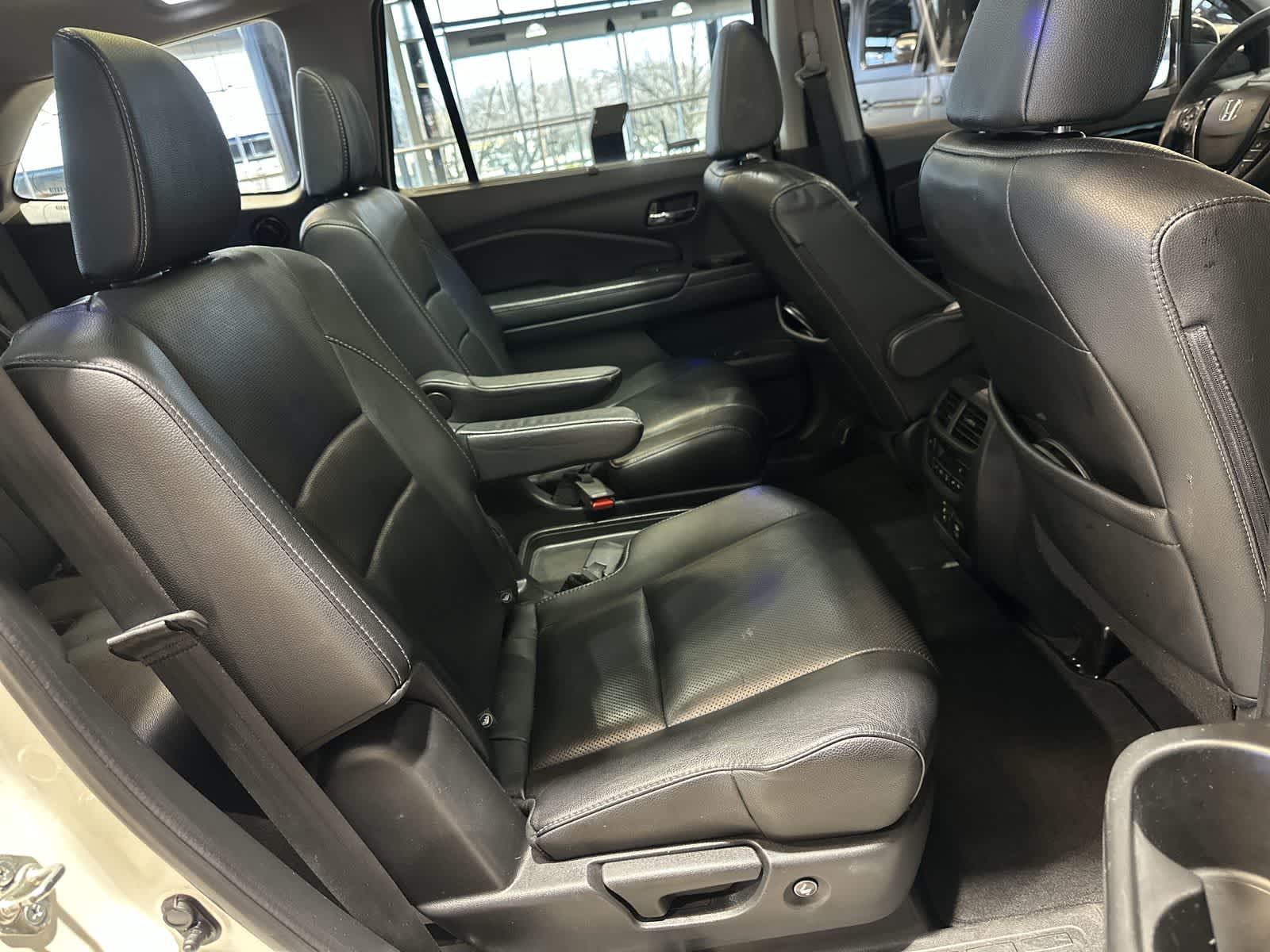 Thumbnail: 2017 Honda Pilot - 25