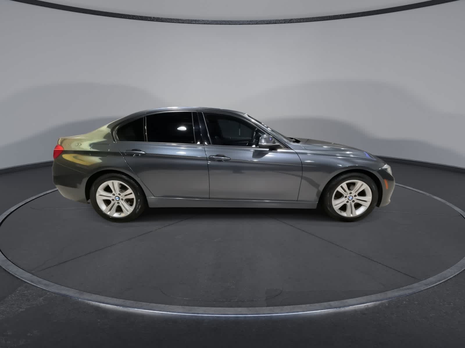 Thumbnail: 2016 BMW 3 Series - 2