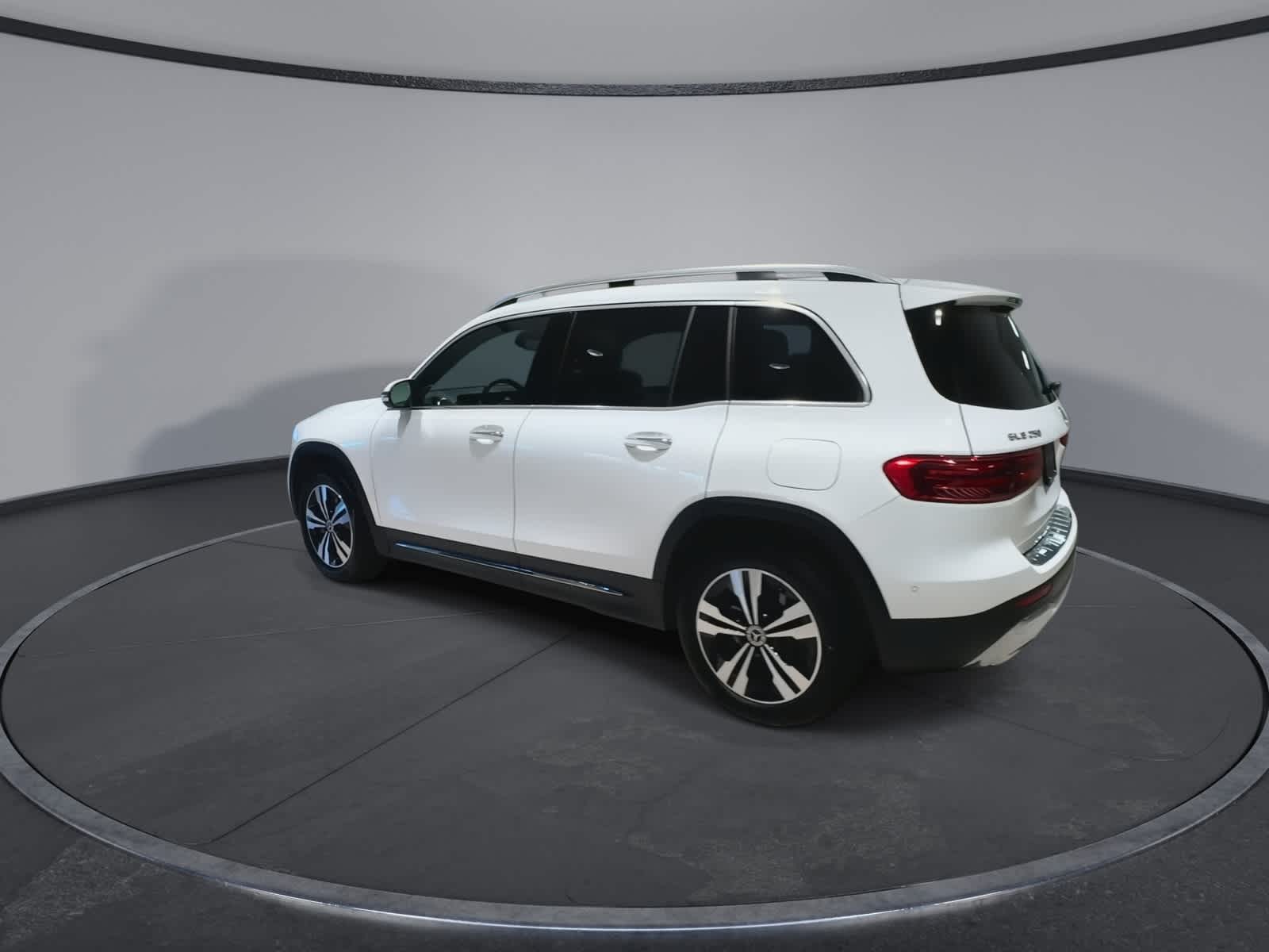 Thumbnail: 2026 Mercedes-Benz GLB - 8