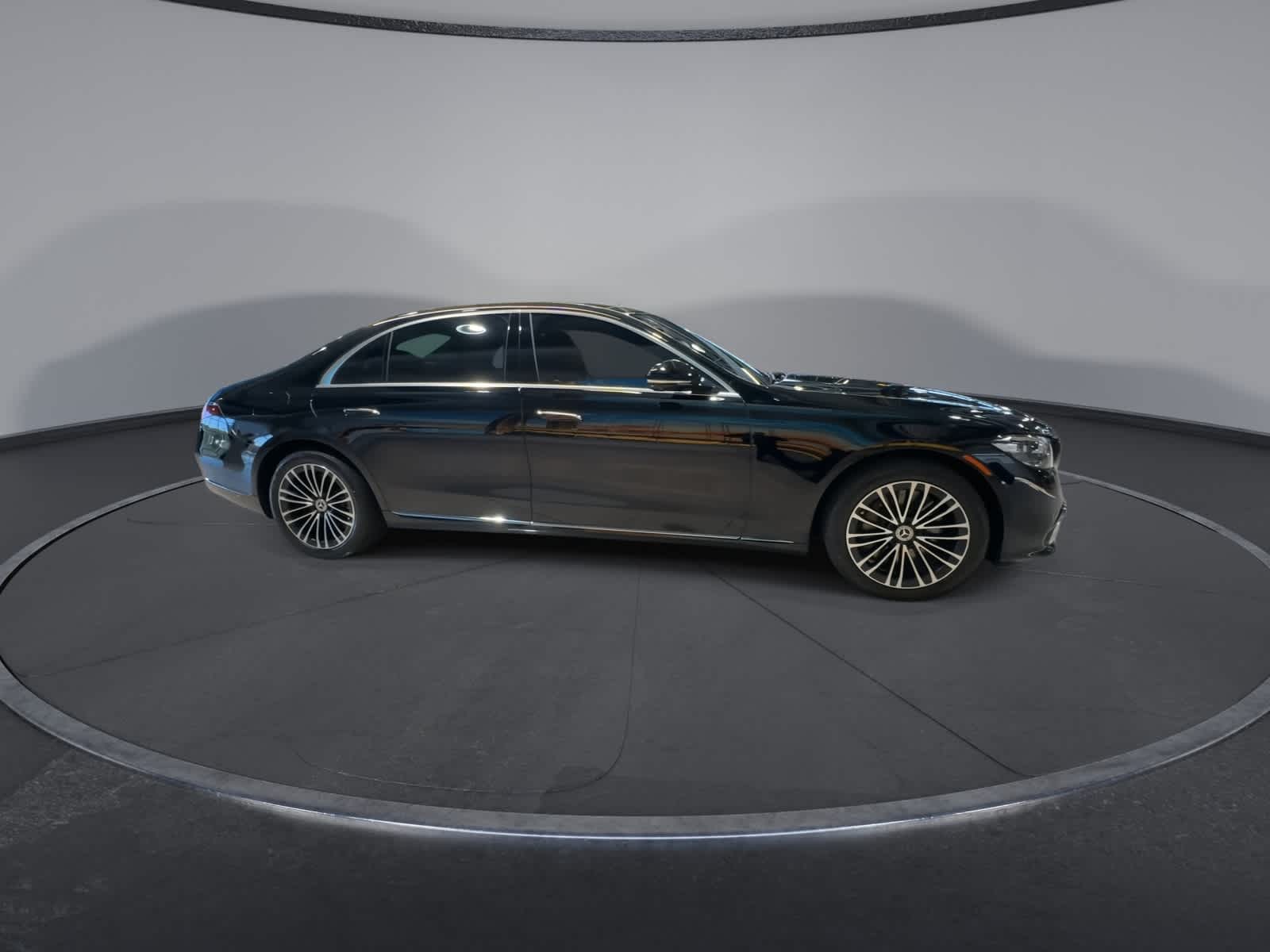 Thumbnail: 2024 Mercedes-Benz S-Class - 3