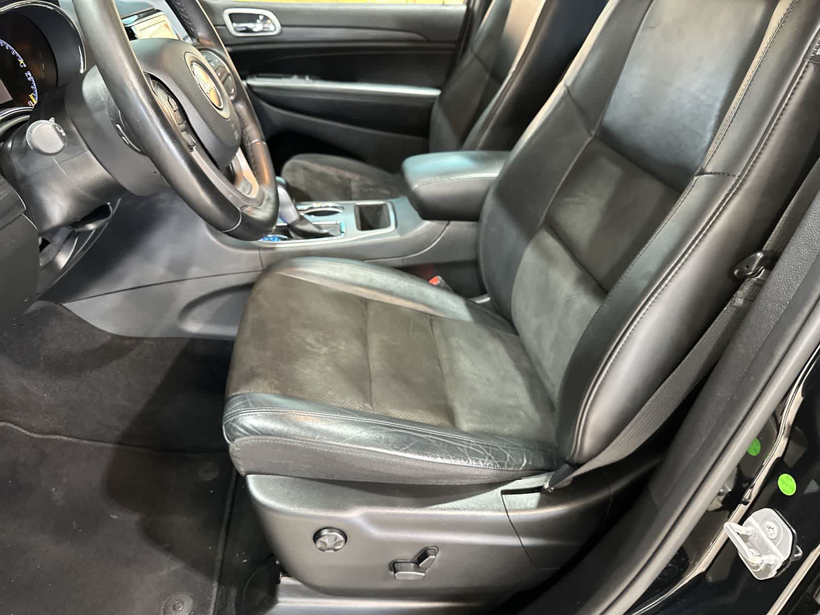 Thumbnail: 2020 Jeep Grand Cherokee - 23