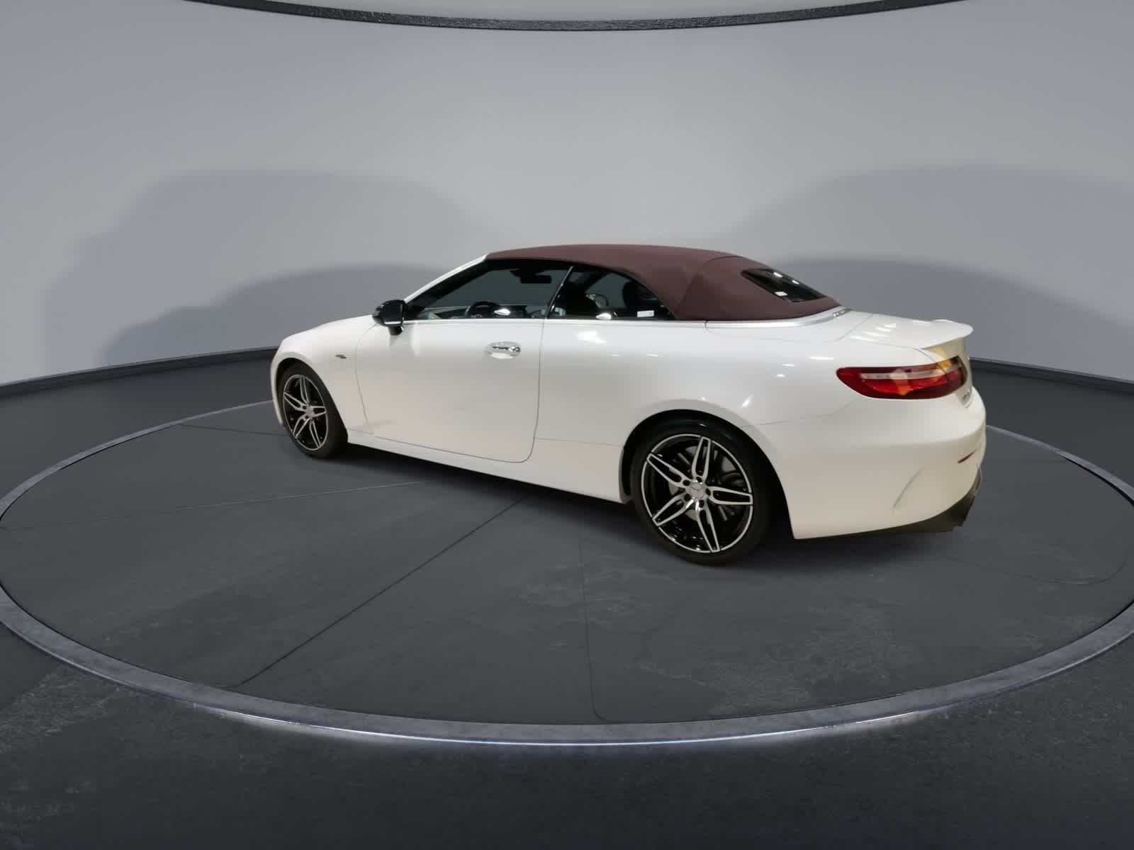 Thumbnail: 2020 Mercedes-Benz E-Class - 8