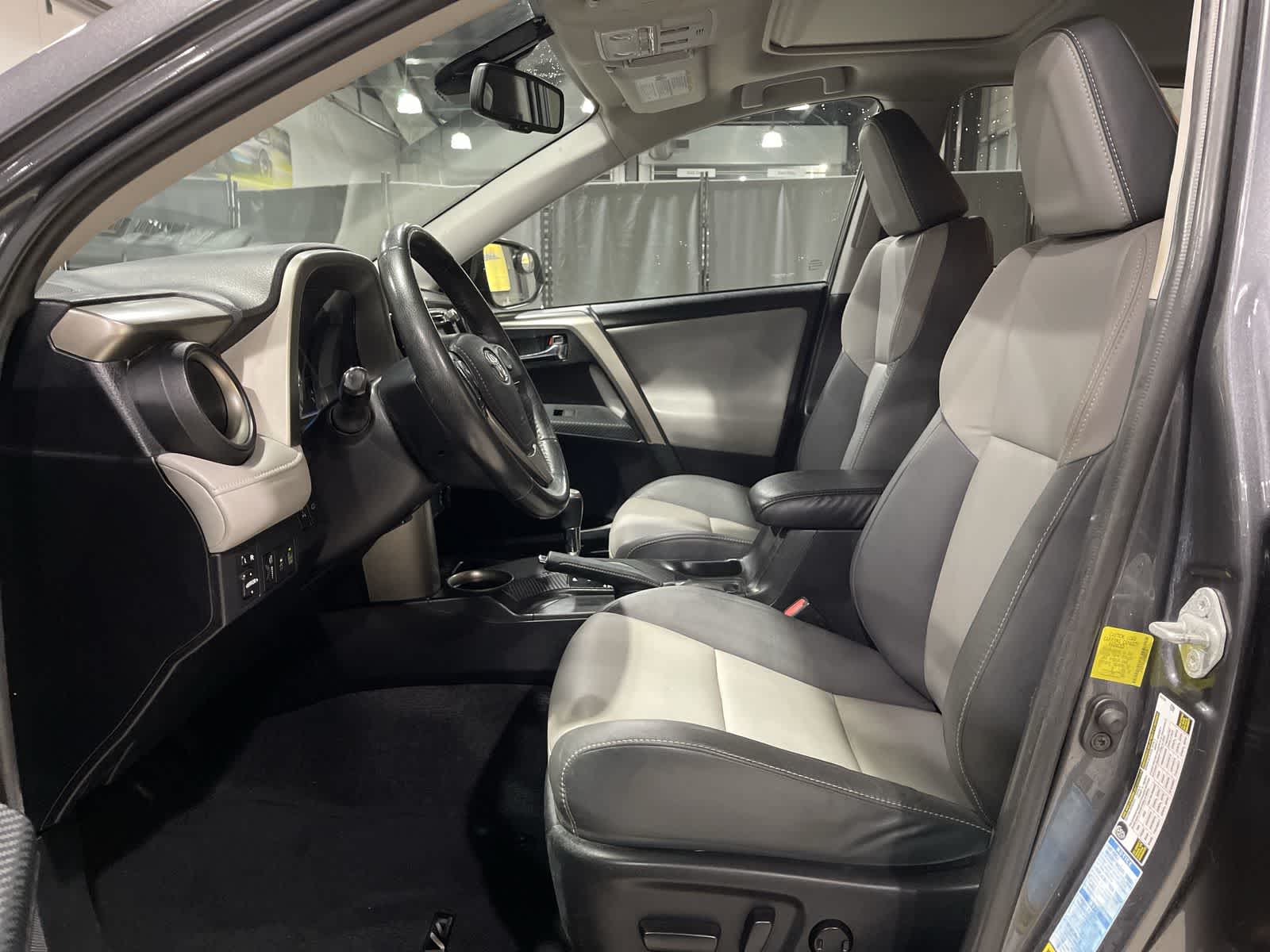 Thumbnail: 2015 Toyota RAV4 - 14