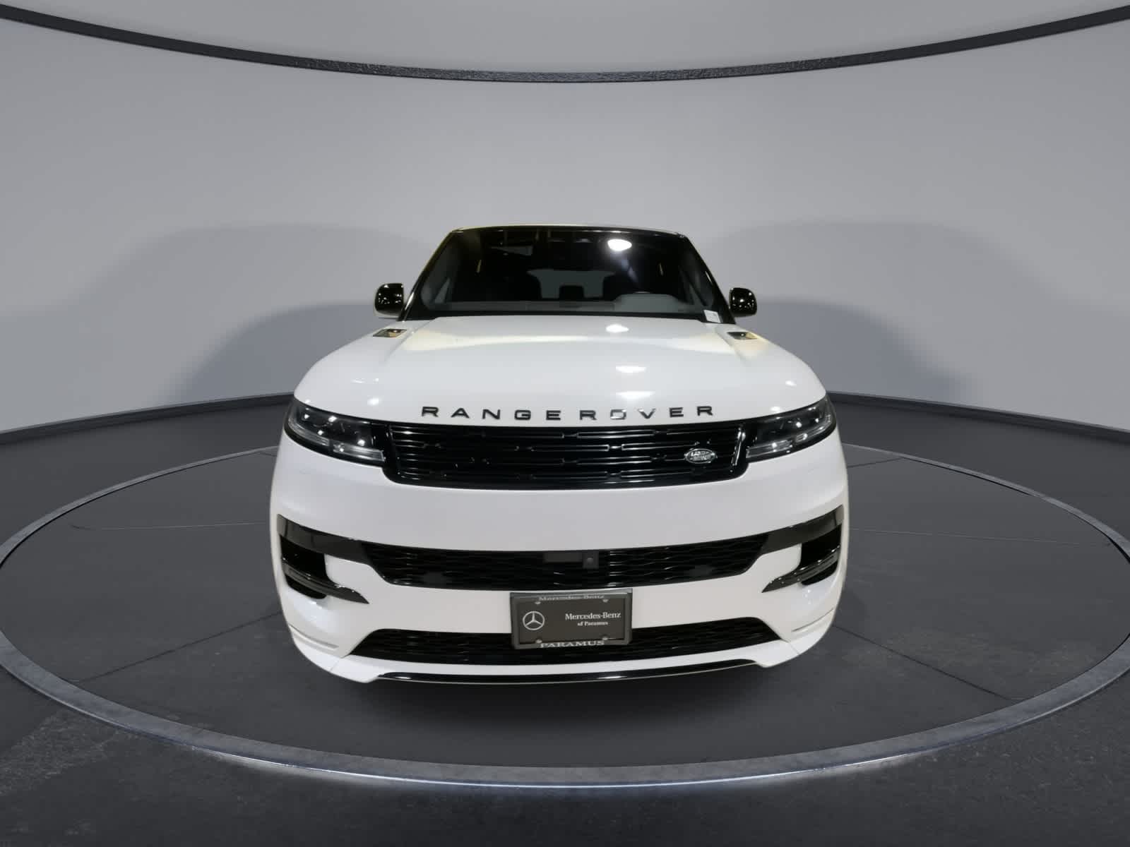 2023 Land Rover Range Rover Sport SE photo 4