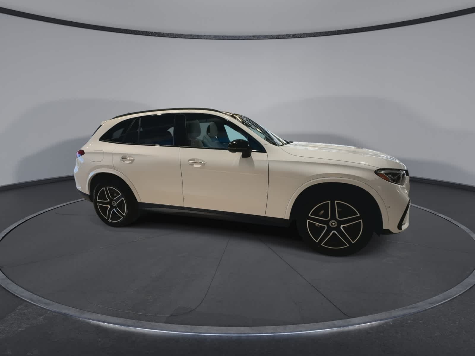 Thumbnail: 2025 Mercedes-Benz GLC - 13