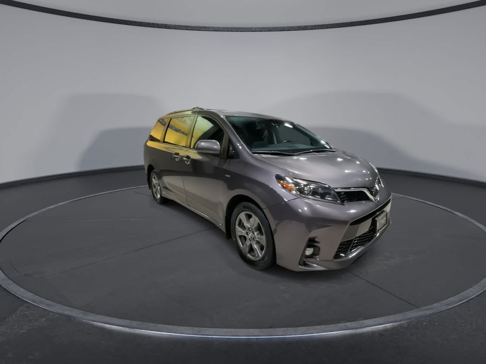 2019 Toyota Sienna Premium photo 3