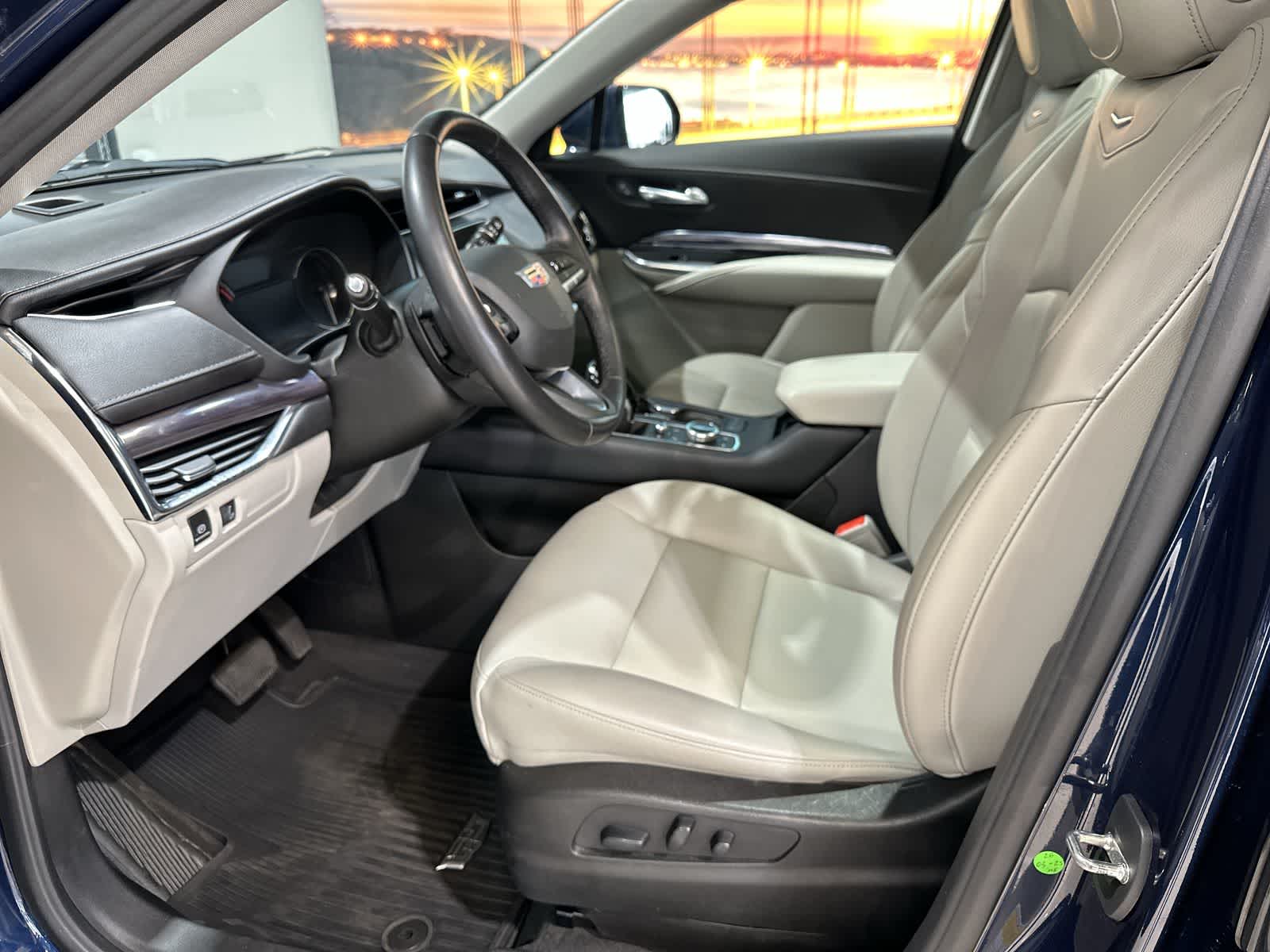 Thumbnail: 2021 Cadillac XT4 - 14