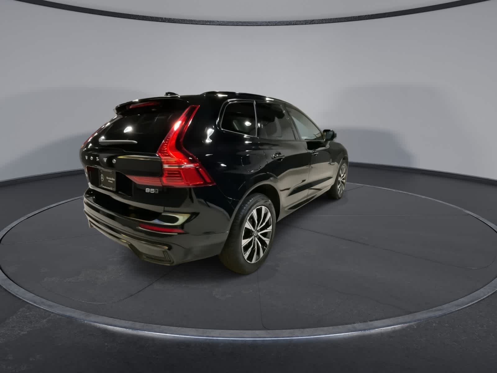 Thumbnail: 2023 Volvo XC60 - 11