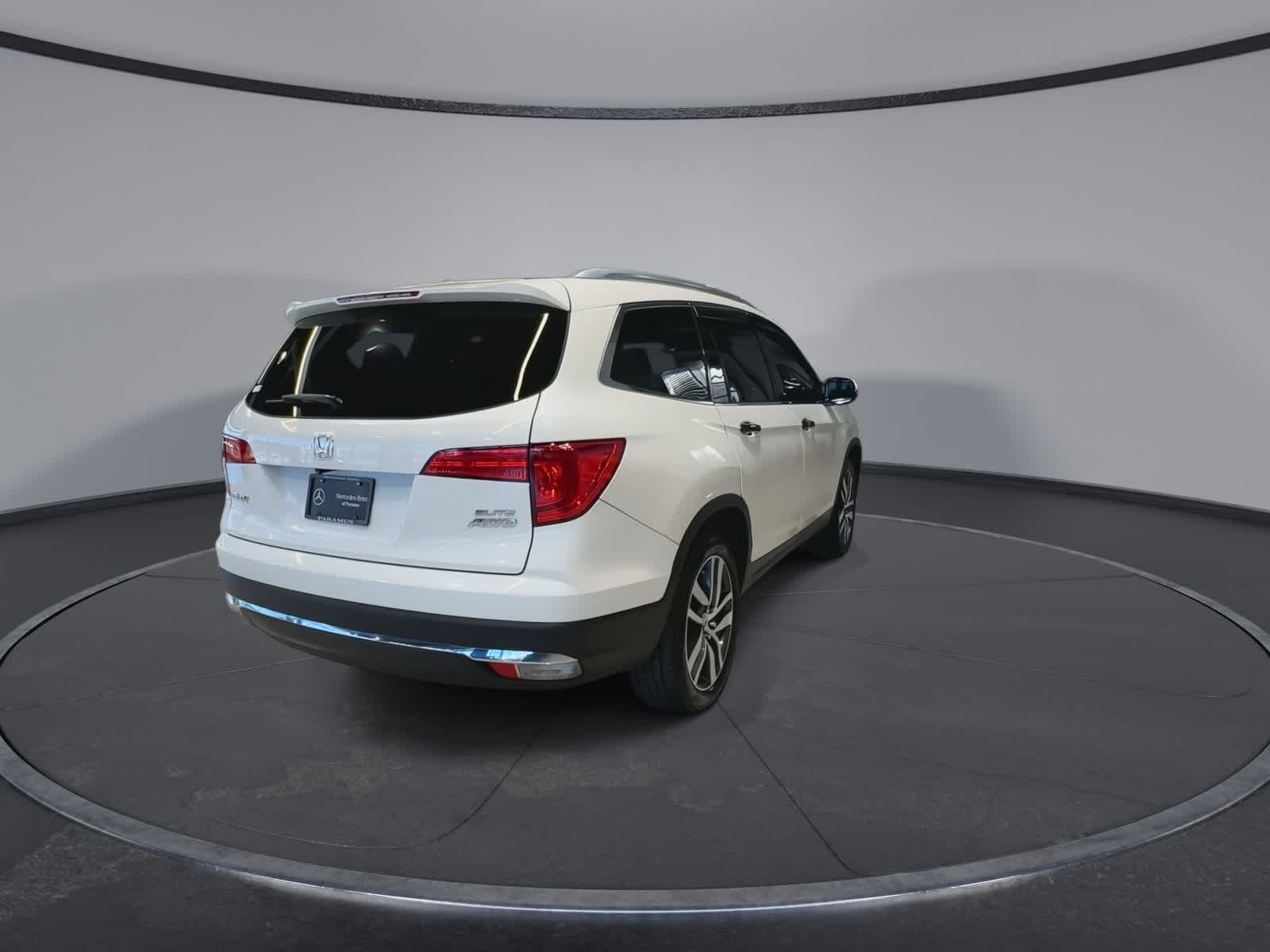 Thumbnail: 2017 Honda Pilot - 11